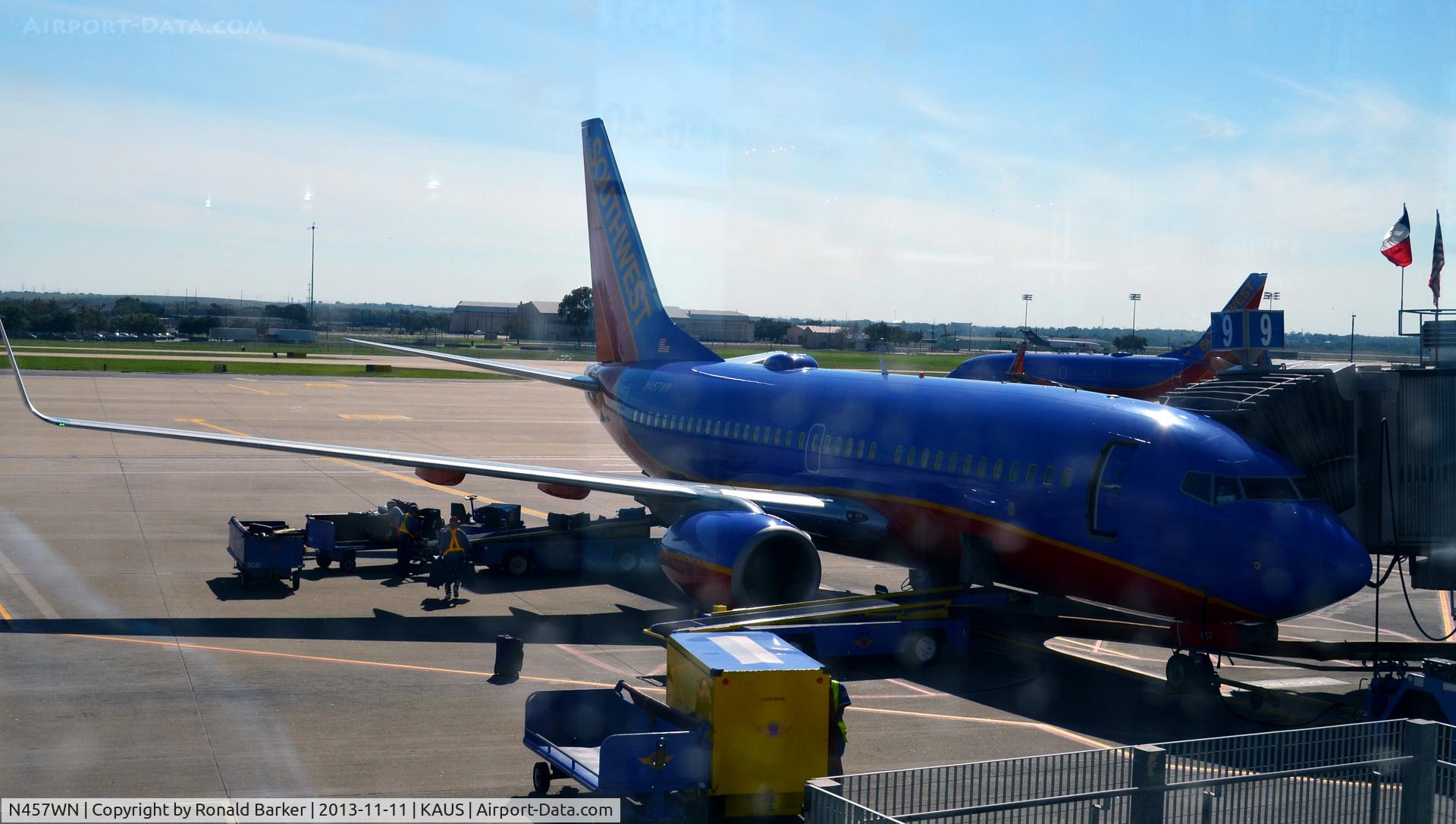 N457WN, 2004 Boeing 737-7H4 C/N 33856, Ready to board, Austin