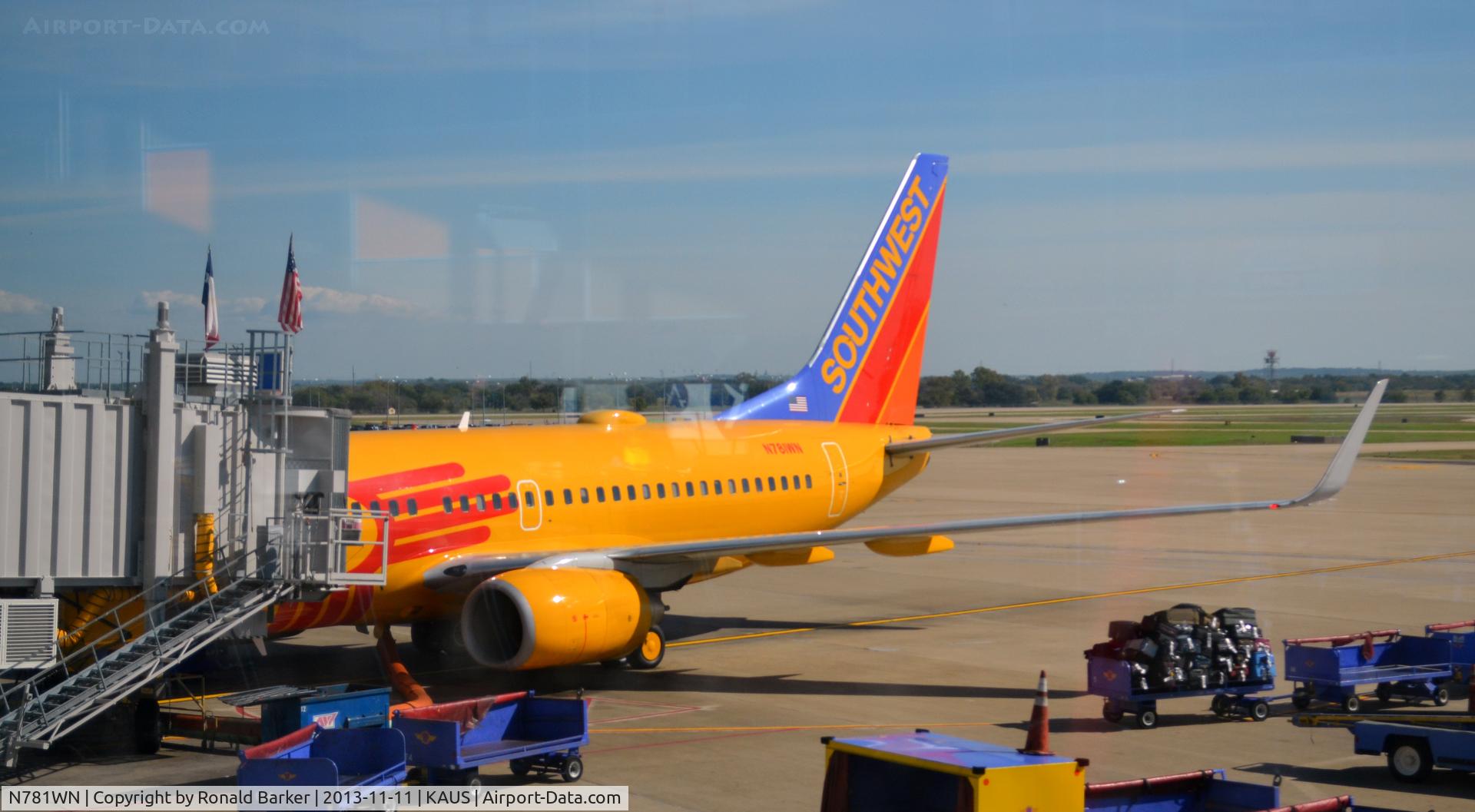 N781WN, 2000 Boeing 737-7H4 C/N 30601, New Mexico One at the gate in Austin