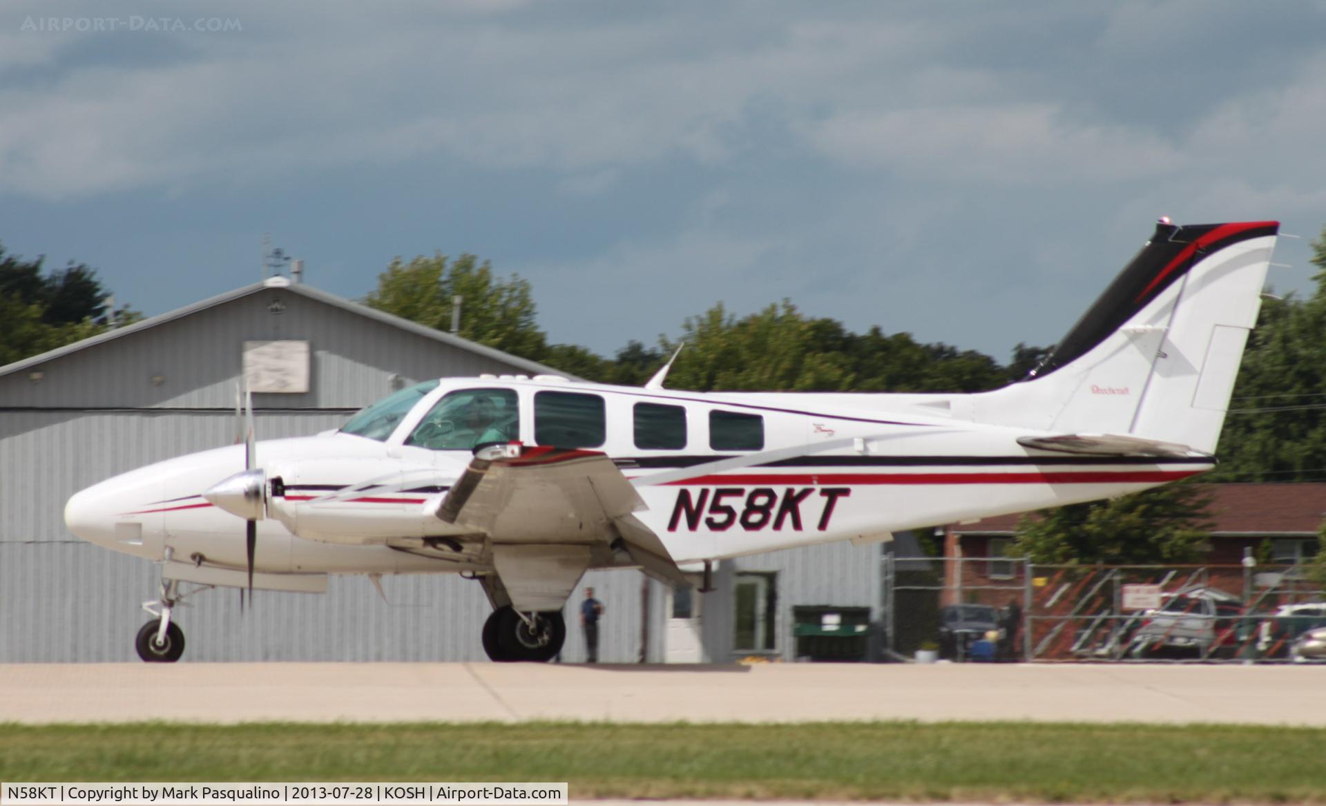 N58KT, 2000 Raytheon Aircraft Company 58 C/N TH-1955, Beech 58
