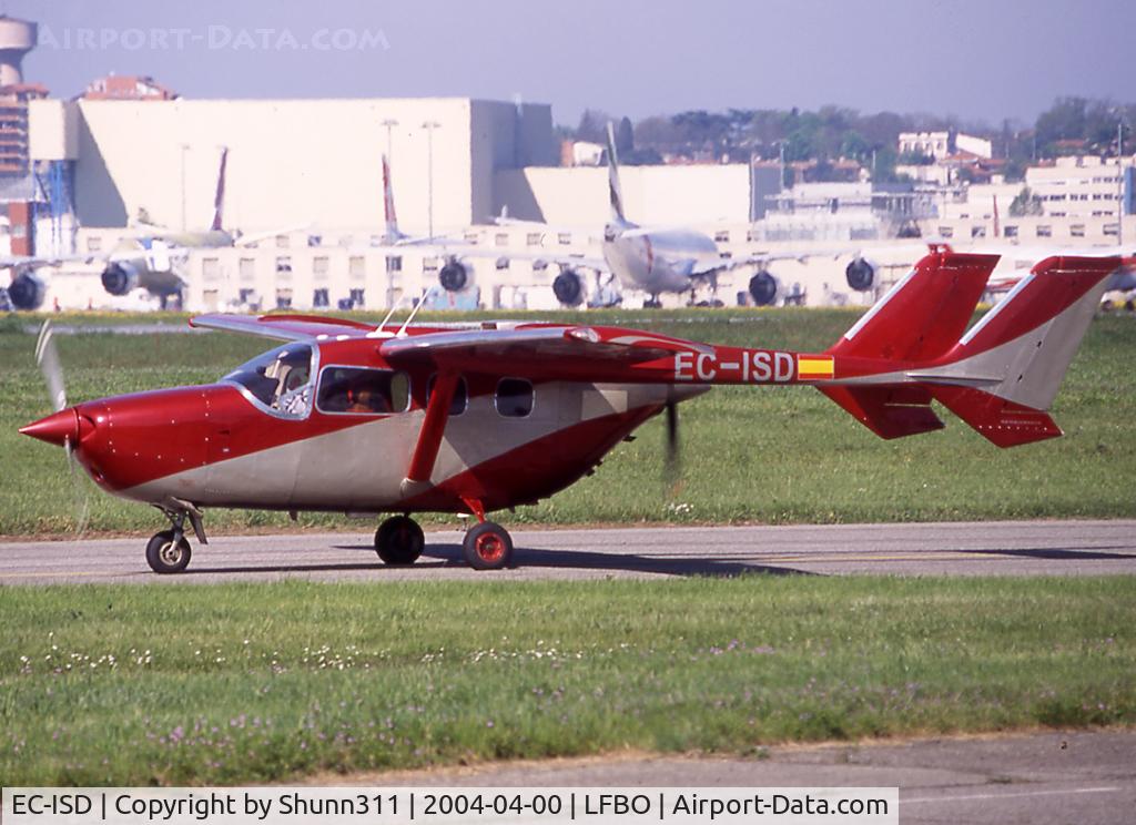 EC-ISD, Cessna 337G Super Skymaster C/N 33701650, Taxiing for departure rwy 32R