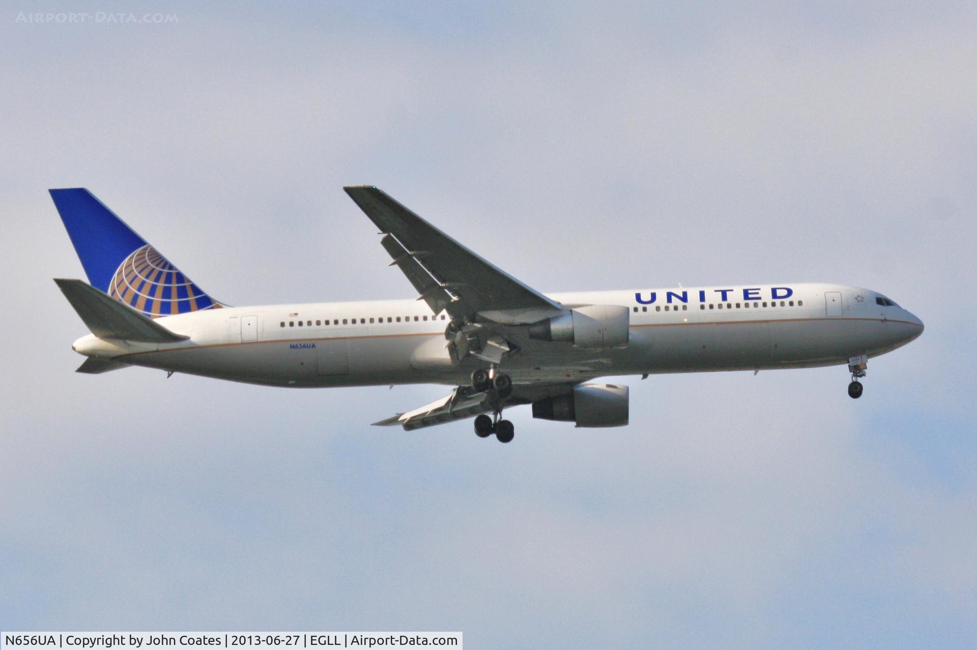 N656UA, 1992 Boeing 767-322 C/N 25394, Finals to 27L