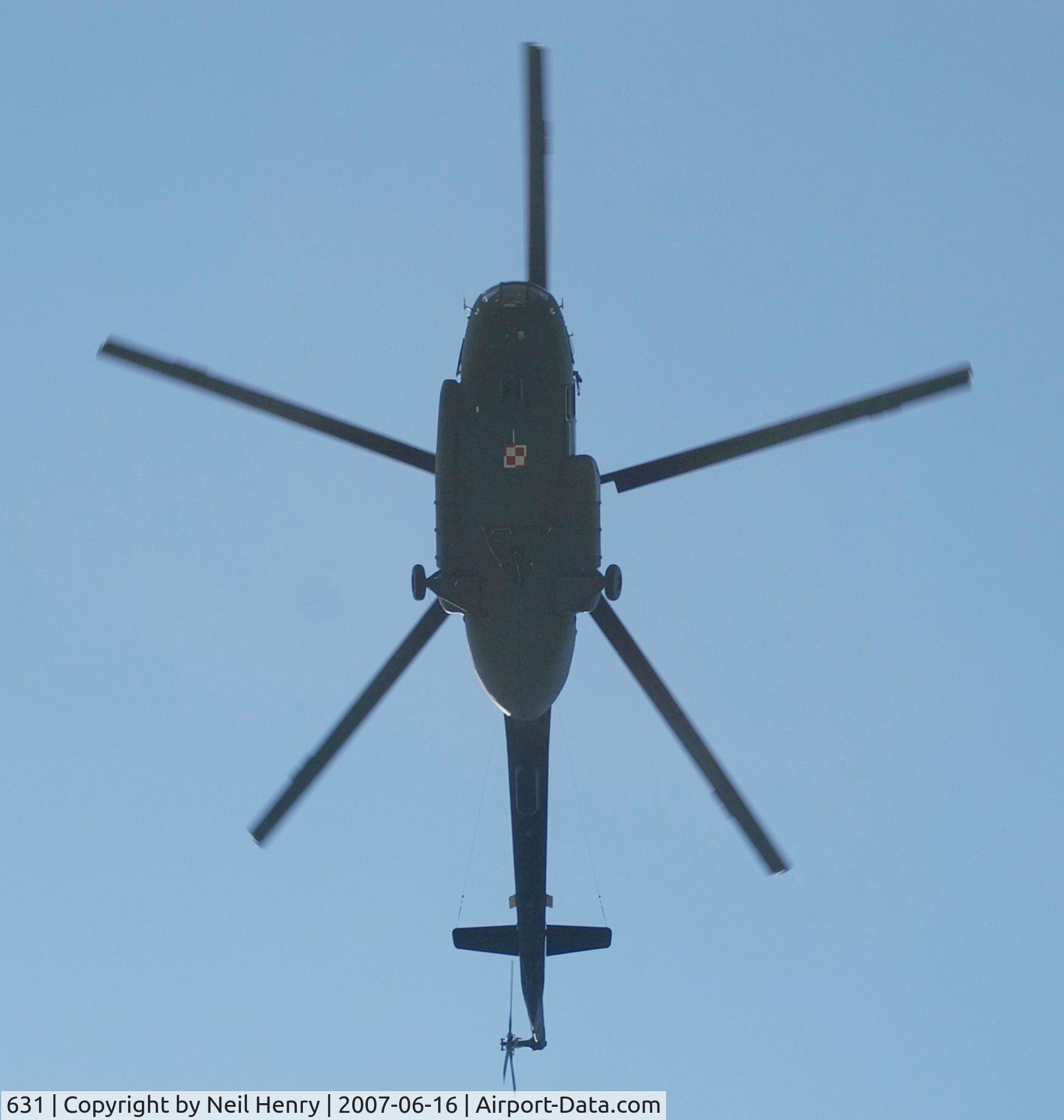 631, Mil Mi-8S Hip C/N 10631, Directly underneath helicopter over Wavel Castle in Krakow, Poland