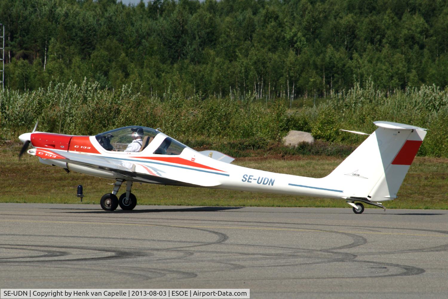 SE-UDN, 1982 Grob G-109A C/N 6115, Grob 109A taxying out at Örebro airport, Sweden. Used for towing gliders.