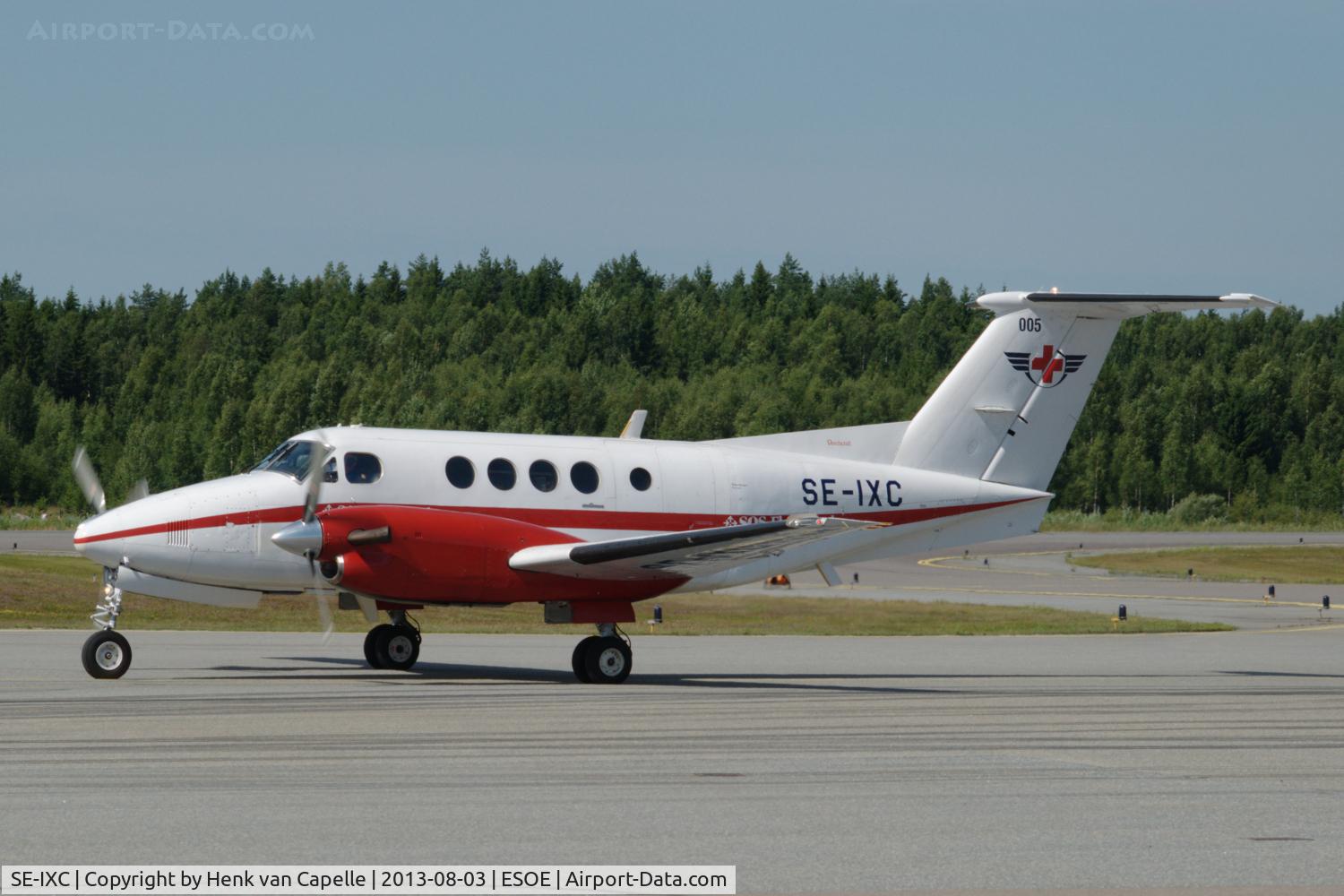 SE-IXC, 1985 Beech B200 King Air King Air C/N BB-1210, Beech King Air air ambulance taxying in at Örebro airport, Sweden. Operated by Scandinavian Air Ambulance AB.