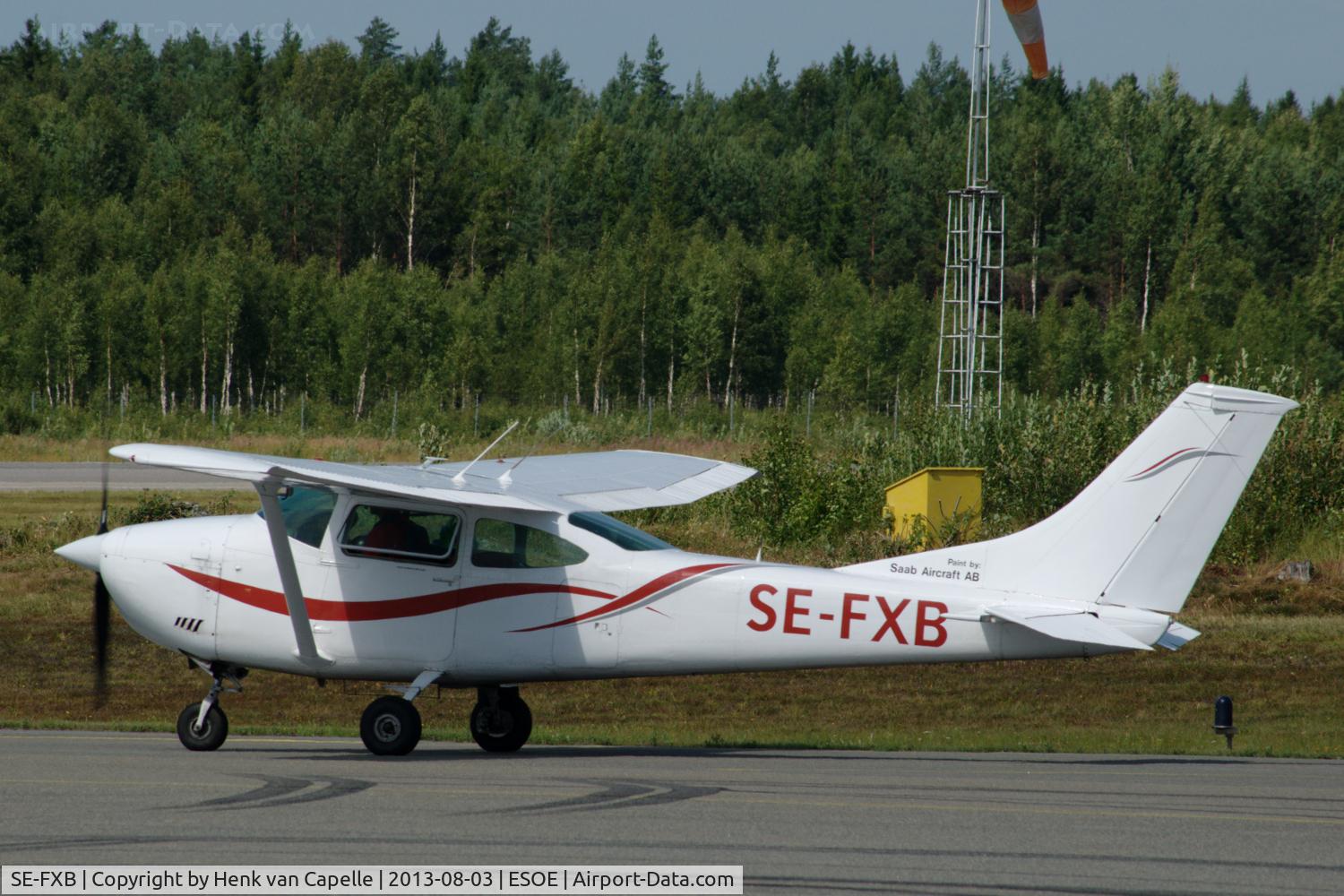 SE-FXB, 1971 Cessna 182N Skylane Skylane C/N 182-60529, Cessna 182N taxying at Örebro airport, Sweden.