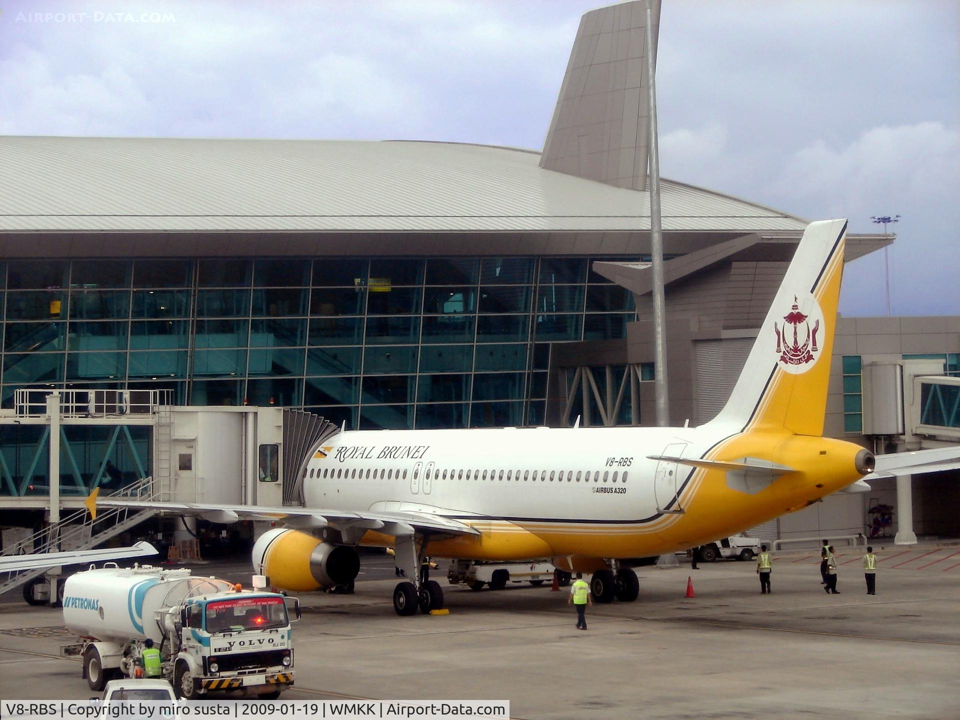 V8-RBS, 2003 Airbus A320-232 C/N 2135, Brunei Airlines Airbus A320 docked to terminal building at Kuala Lumpur International Airport (KLIA).