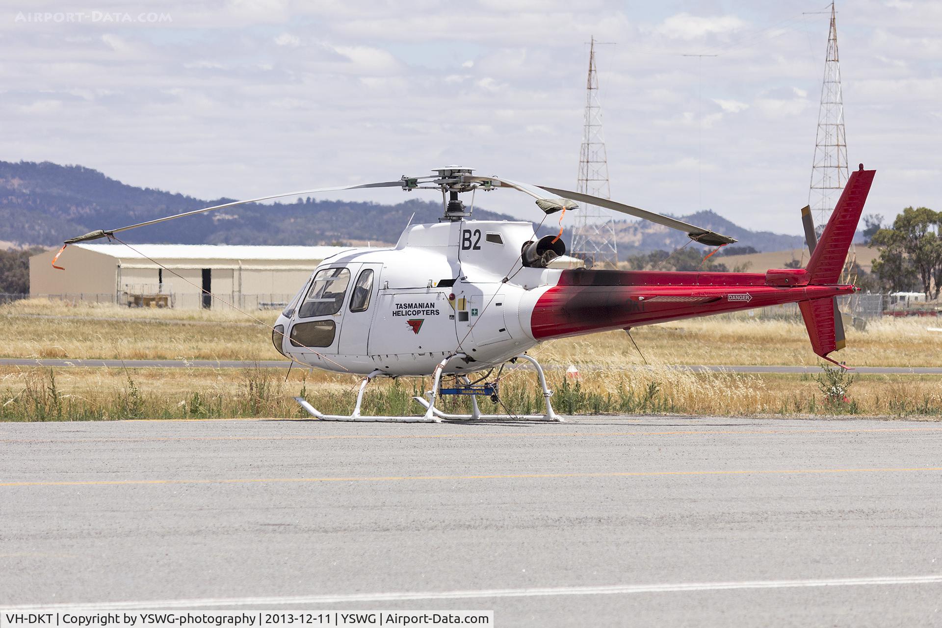 VH-DKT, 1991 Eurocopter AS-350B-2 Ecureuil C/N 2524, Tasmanian Helicopters (VH-DKT) Eurocopter AS350B2 Écureuil in the general aviation area at Wagga Wagga Airport.