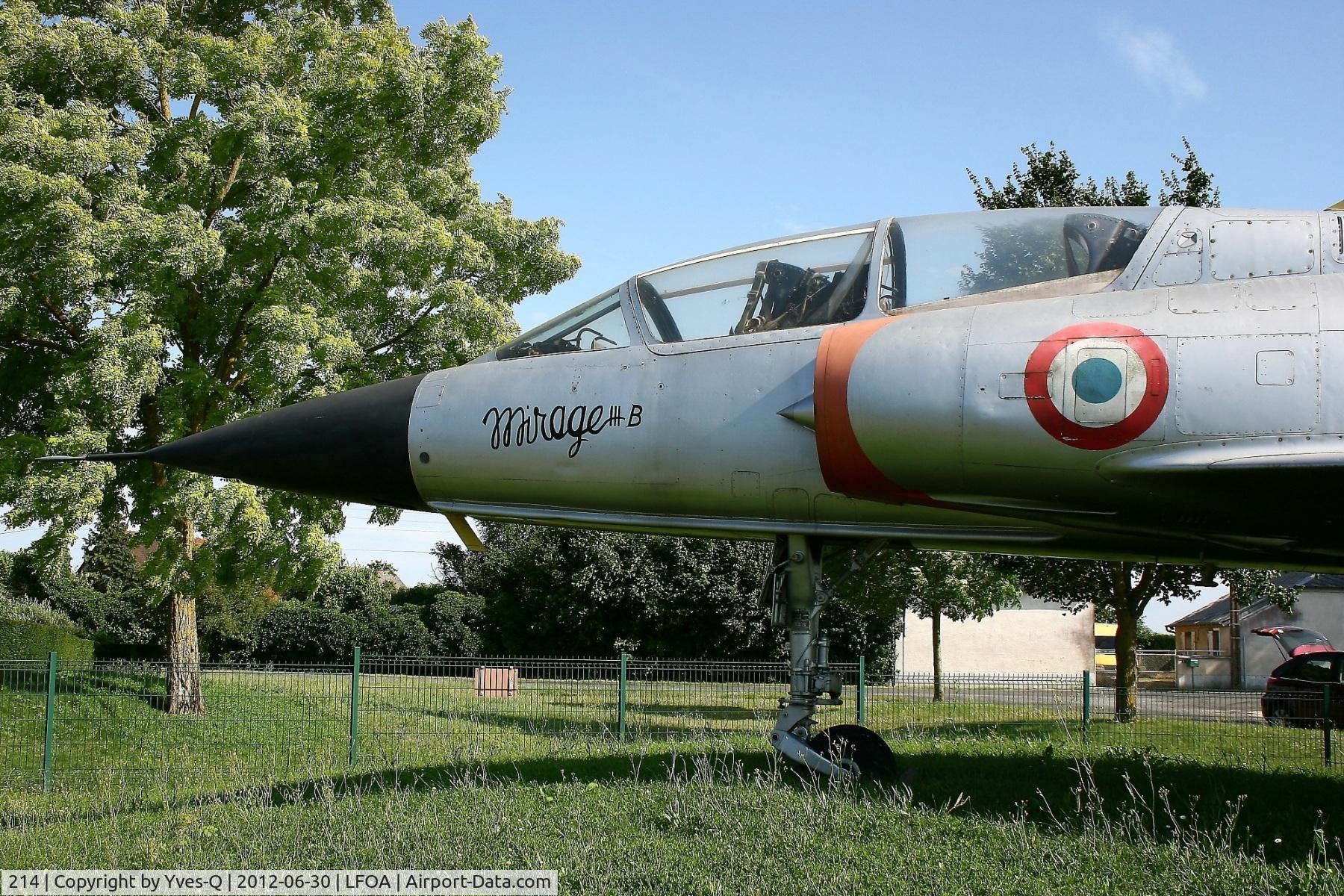 214, Dassault Mirage IIIB C/N 214, Dassault Mirage IIIB, Association des Avions Anciens d'Avor, Static display Avord.
