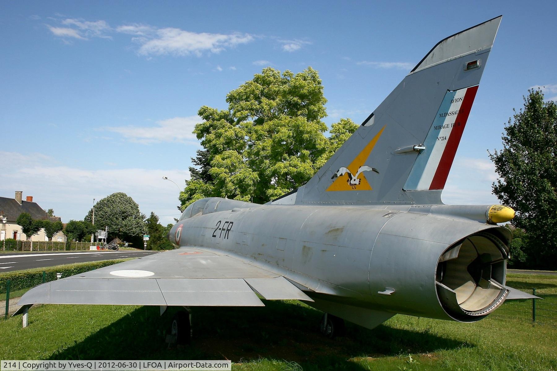 214, Dassault Mirage IIIB C/N 214, Dassault Mirage IIIB, Association des Avions Anciens d'Avor, Static display Avord.