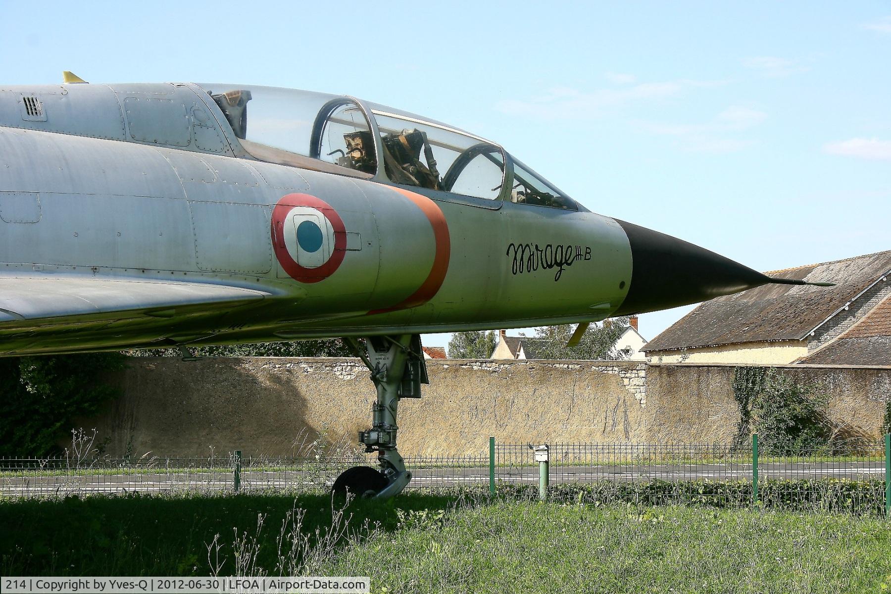 214, Dassault Mirage IIIB C/N 214, Dassault Mirage IIIB, Association des Avions Anciens d'Avor, Static display Avord.