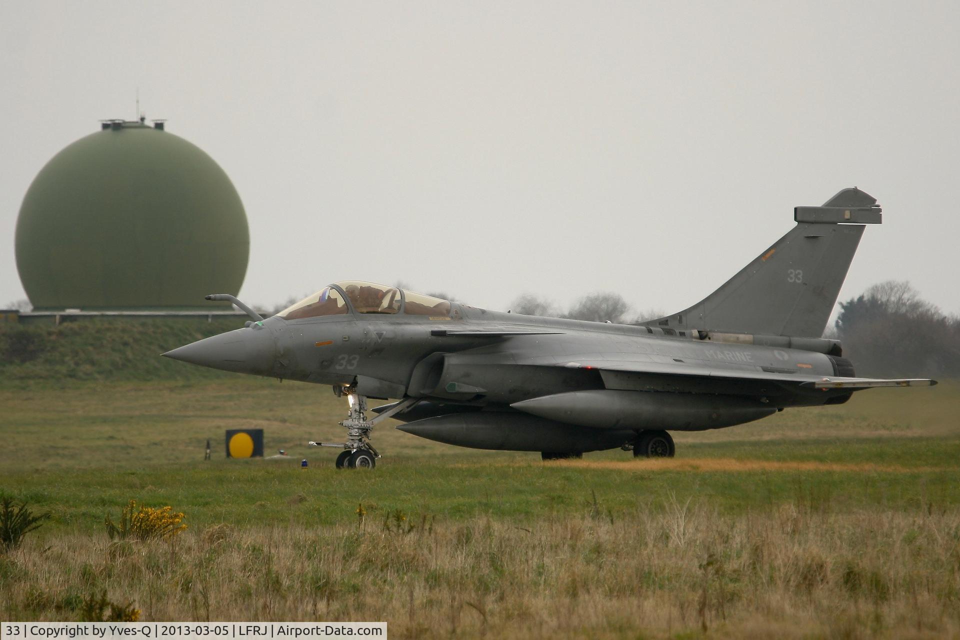 33, Dassault Rafale M C/N 33, French Naval Aviation Dassault Rafale M, Taxiing before take off Rwy 08, Landivisiau Naval Air Base (LFRJ)