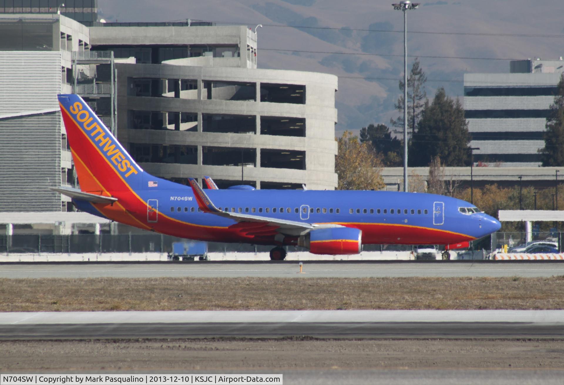 N704SW, 1998 Boeing 737-7H4 C/N 27838, Boeing 737-700