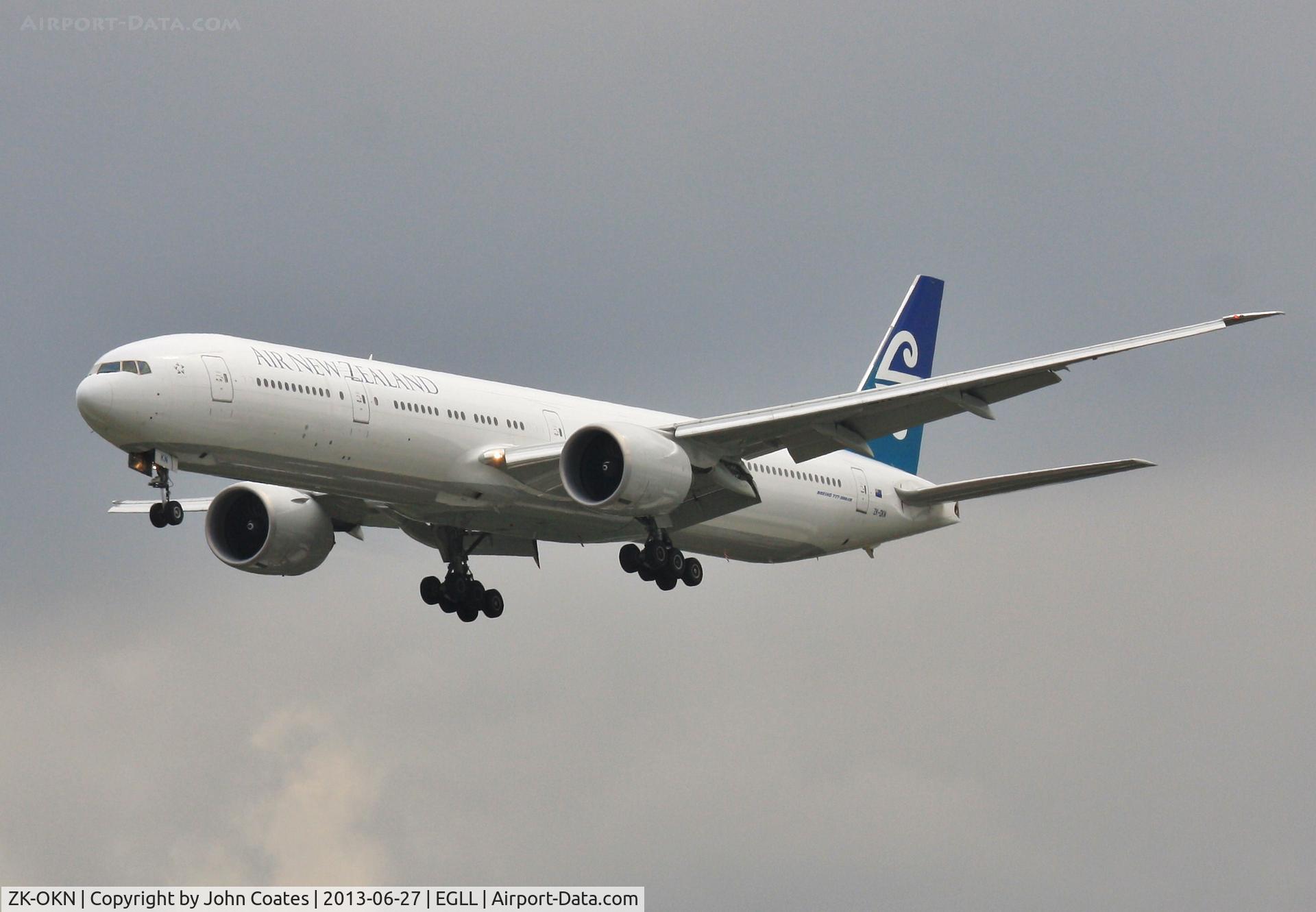ZK-OKN, 2010 Boeing 777-306/ER C/N 38406, Finals to 27L