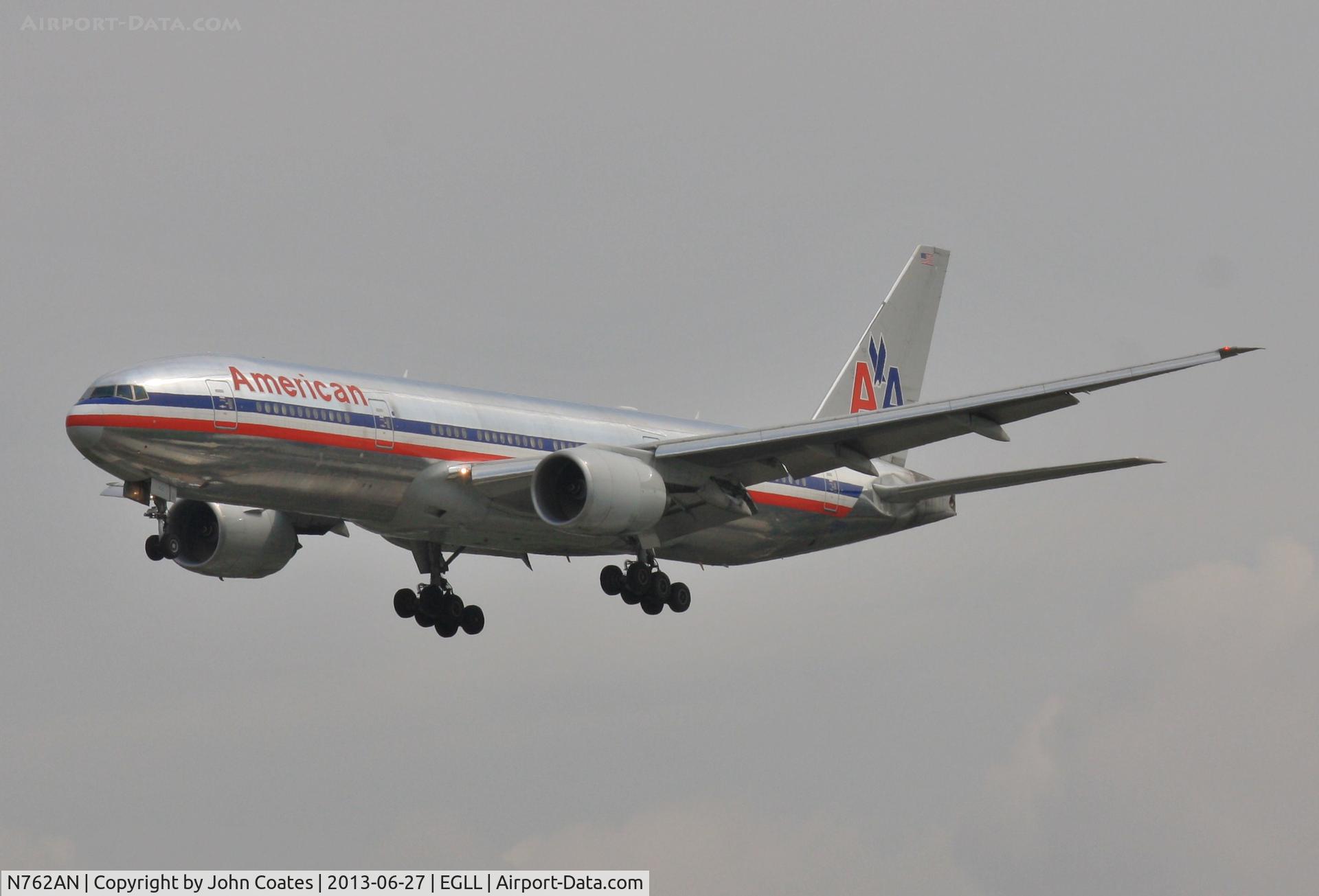 N762AN, 2002 Boeing 777-223 C/N 31479, On approach to 27L