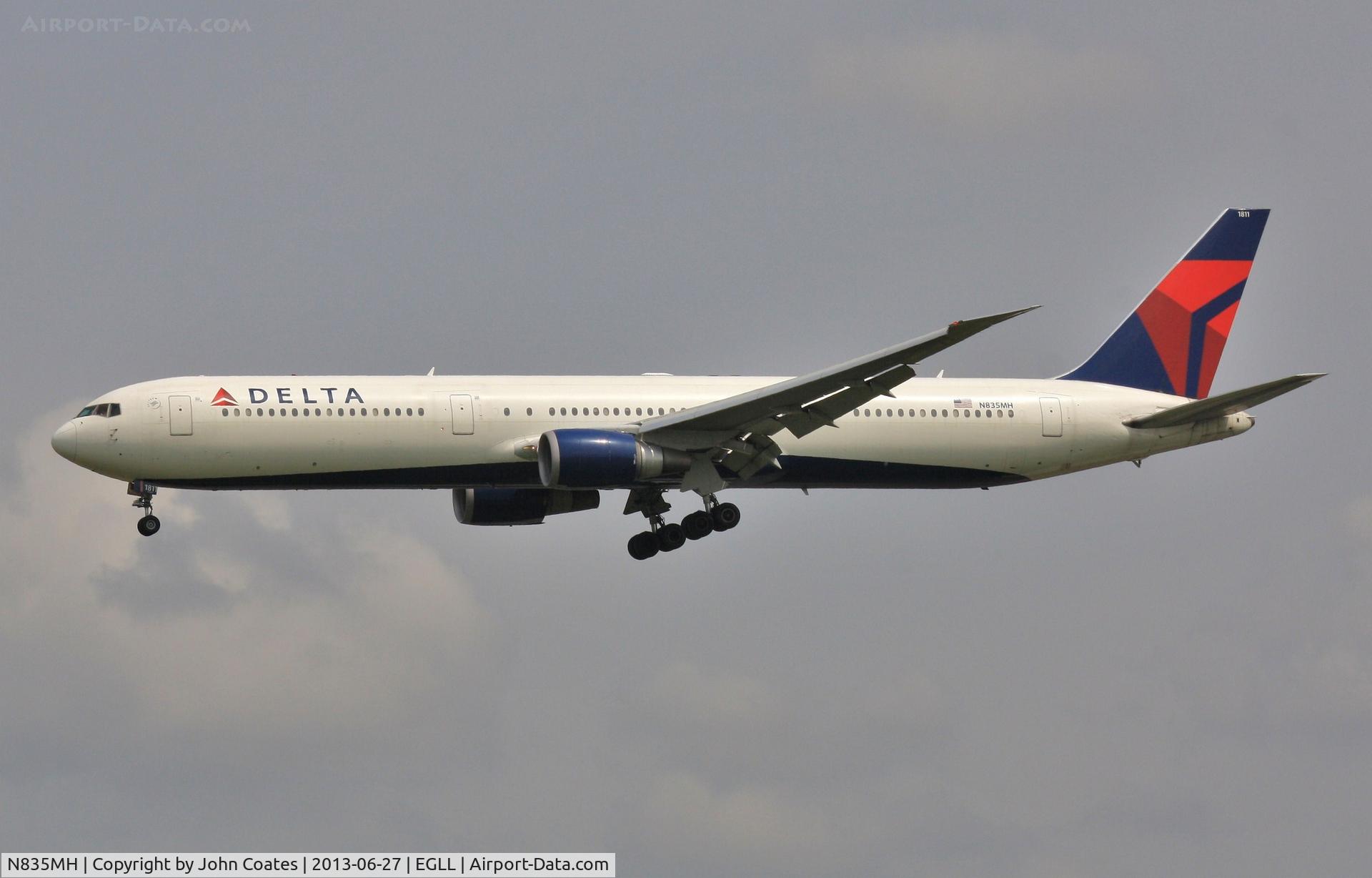 N835MH, 2000 Boeing 767-432/ER C/N 29708, Finals to 27L