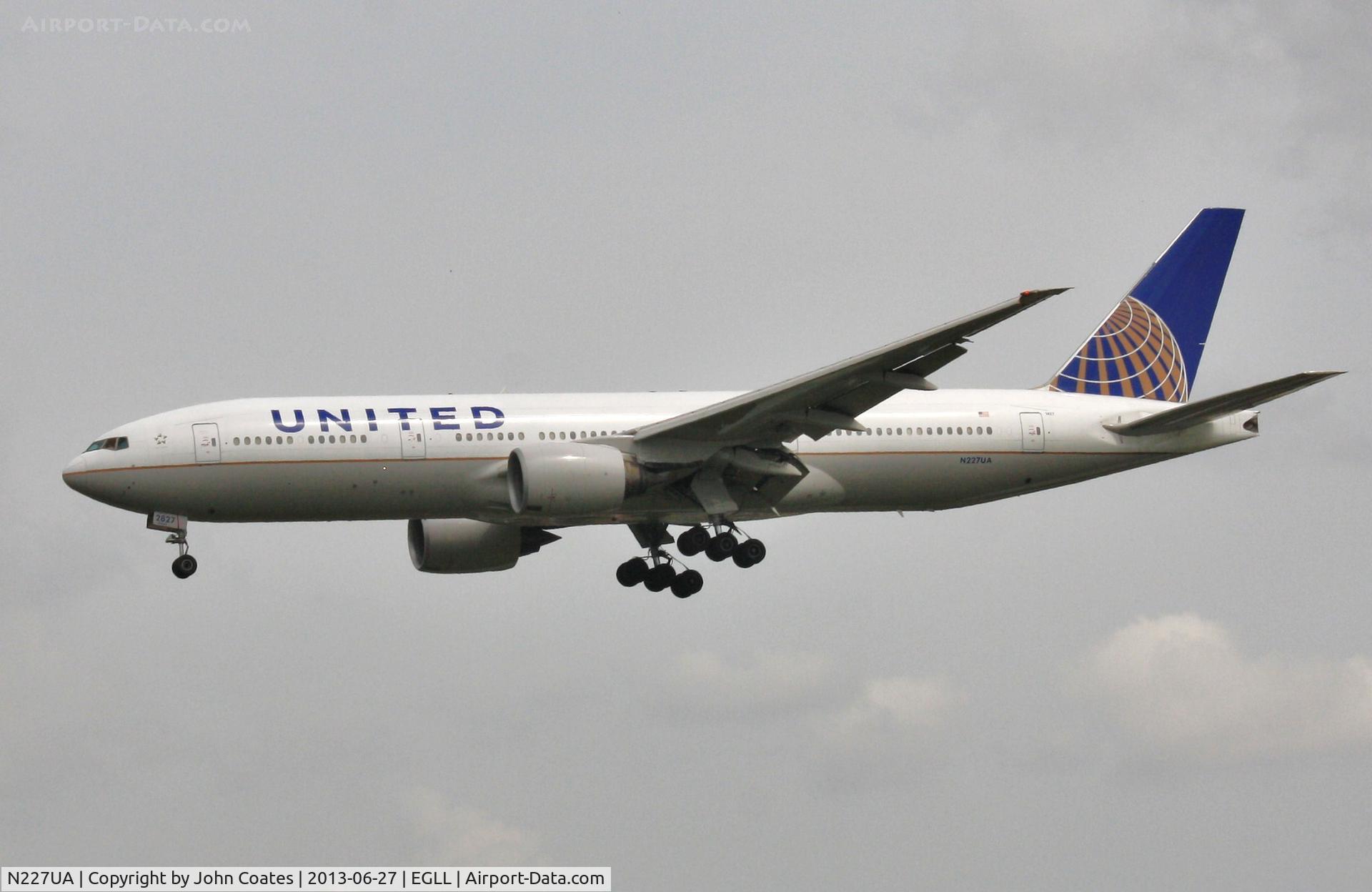 N227UA, 2002 Boeing 777-222 C/N 30555, On approach to 27L