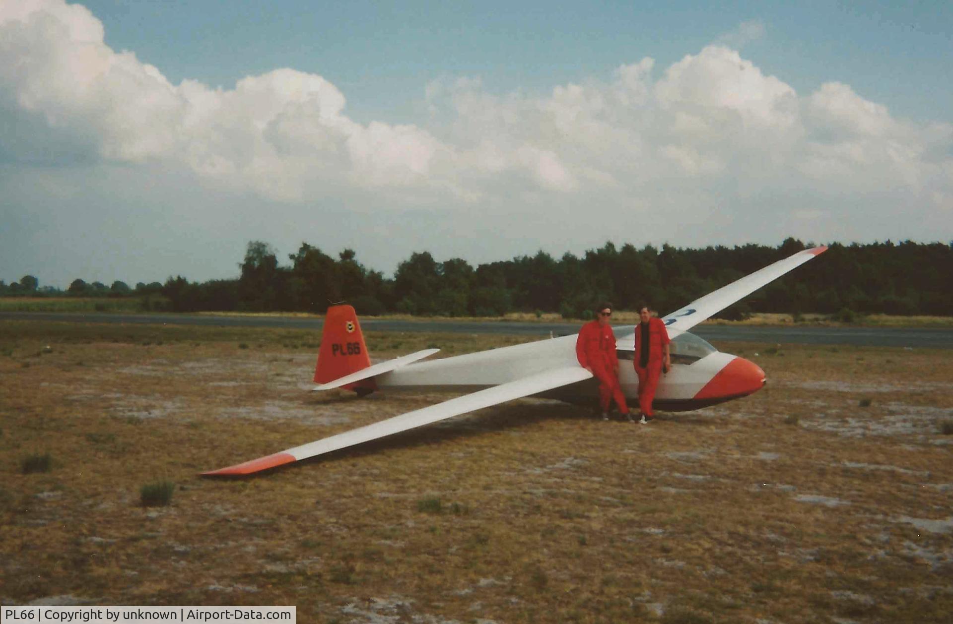 PL66, 1976 Schleicher ASK-13 C/N 13556, The PL66, when we flew it in 08/1992 at the Belgian Air Cadets.