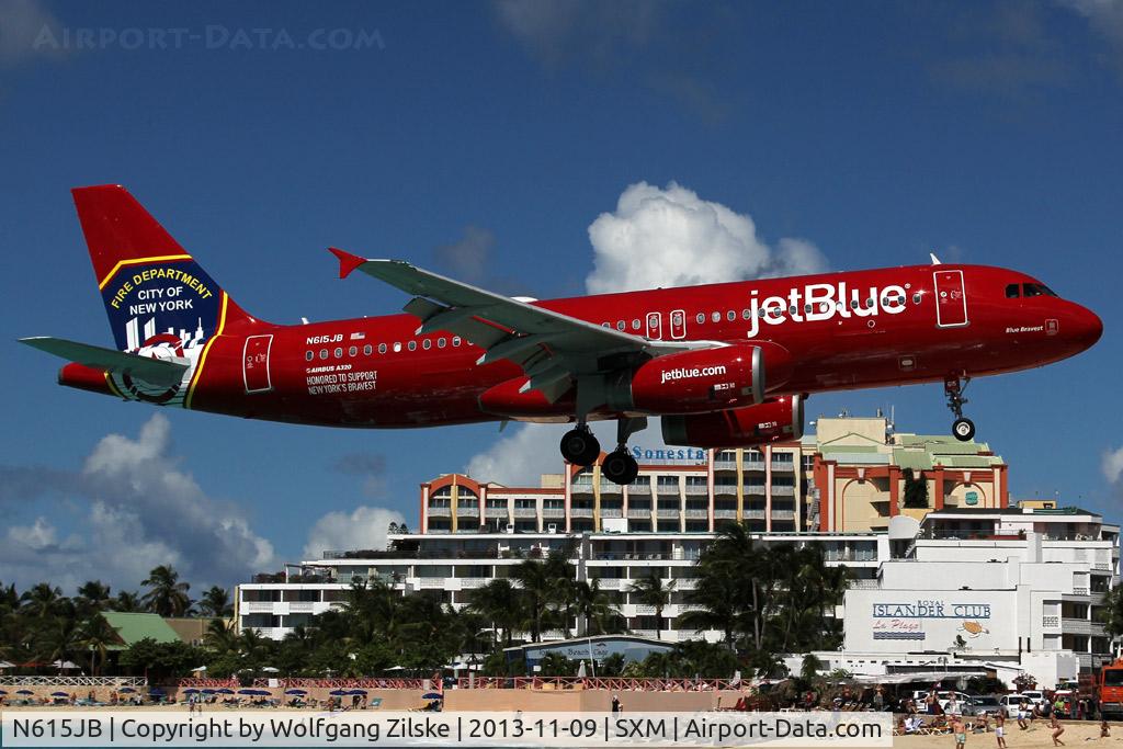 N615JB, 2005 Airbus A320-232 C/N 2461, At famous Maho Beach