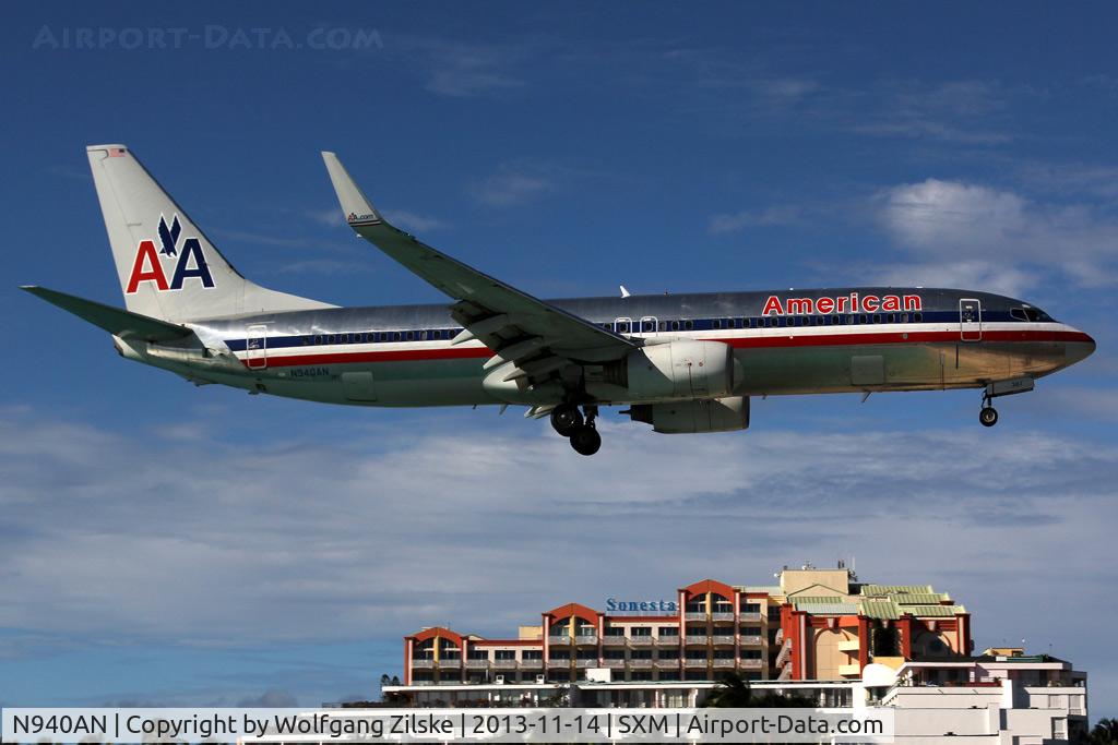 N940AN, 2000 Boeing 737-823 C/N 30598, At famous Maho Beach