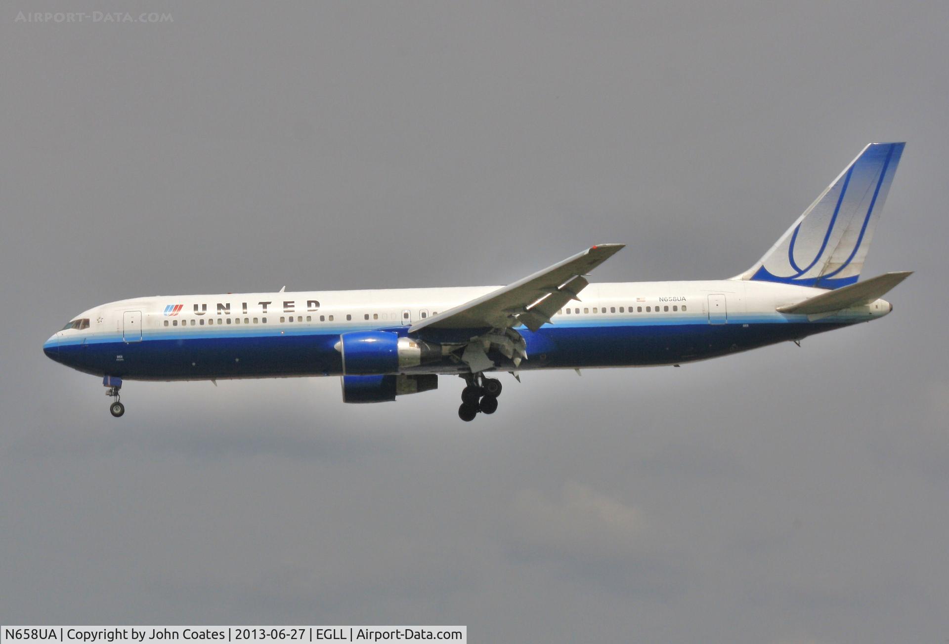 N658UA, 1993 Boeing 767-322 C/N 27113, Finals to 27L