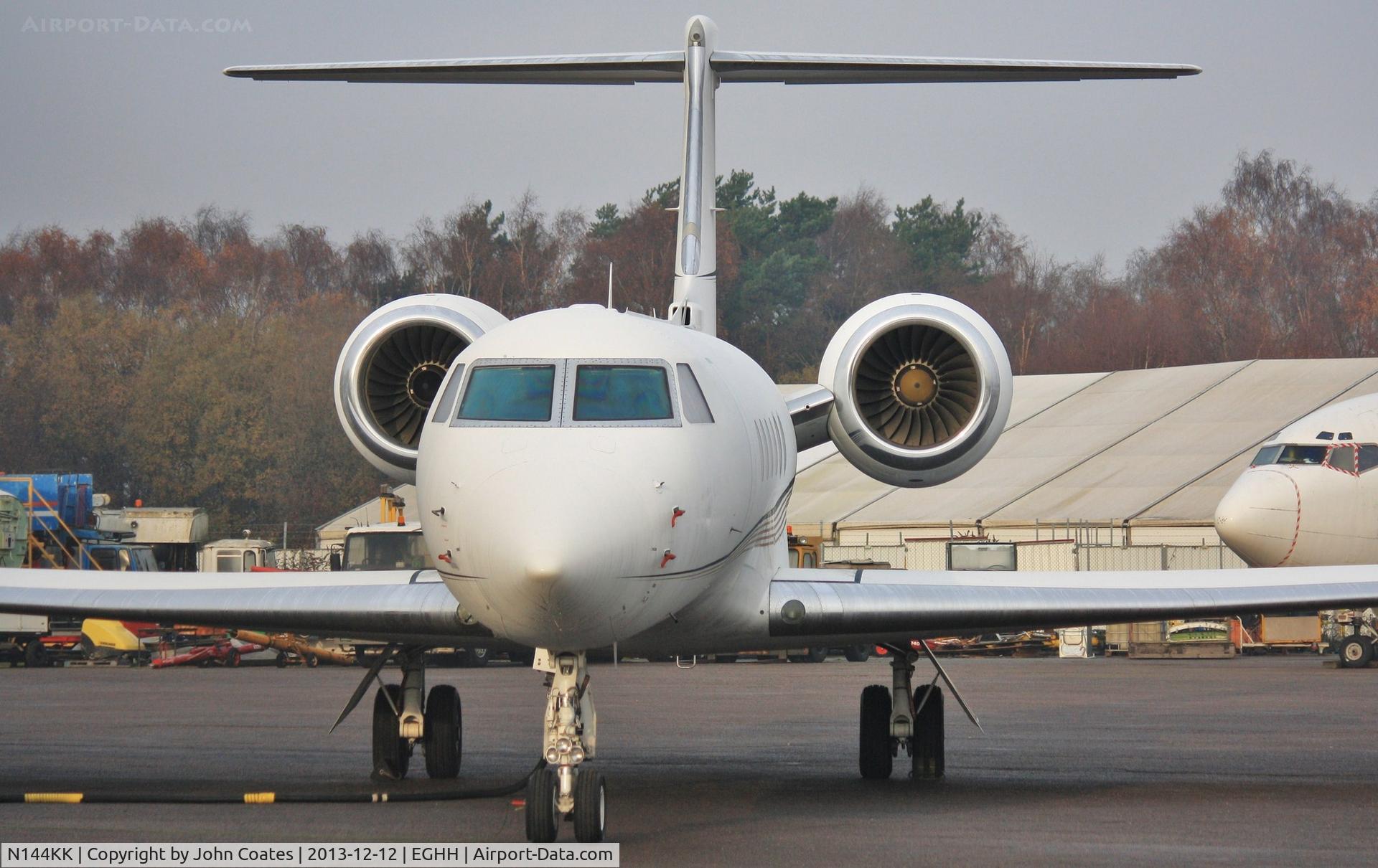 N144KK, 1998 Gulfstream Aerospace Gulfstream V C/N 559, Preparing to depart European Aviation