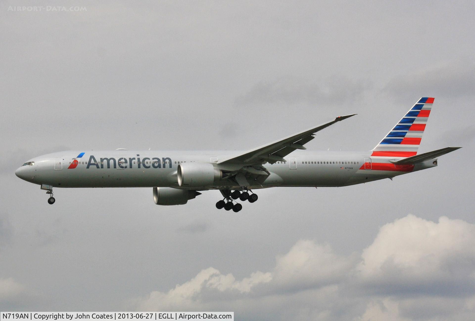 N719AN, 2013 Boeing 777-323/ER C/N 41668, Finals to 27L