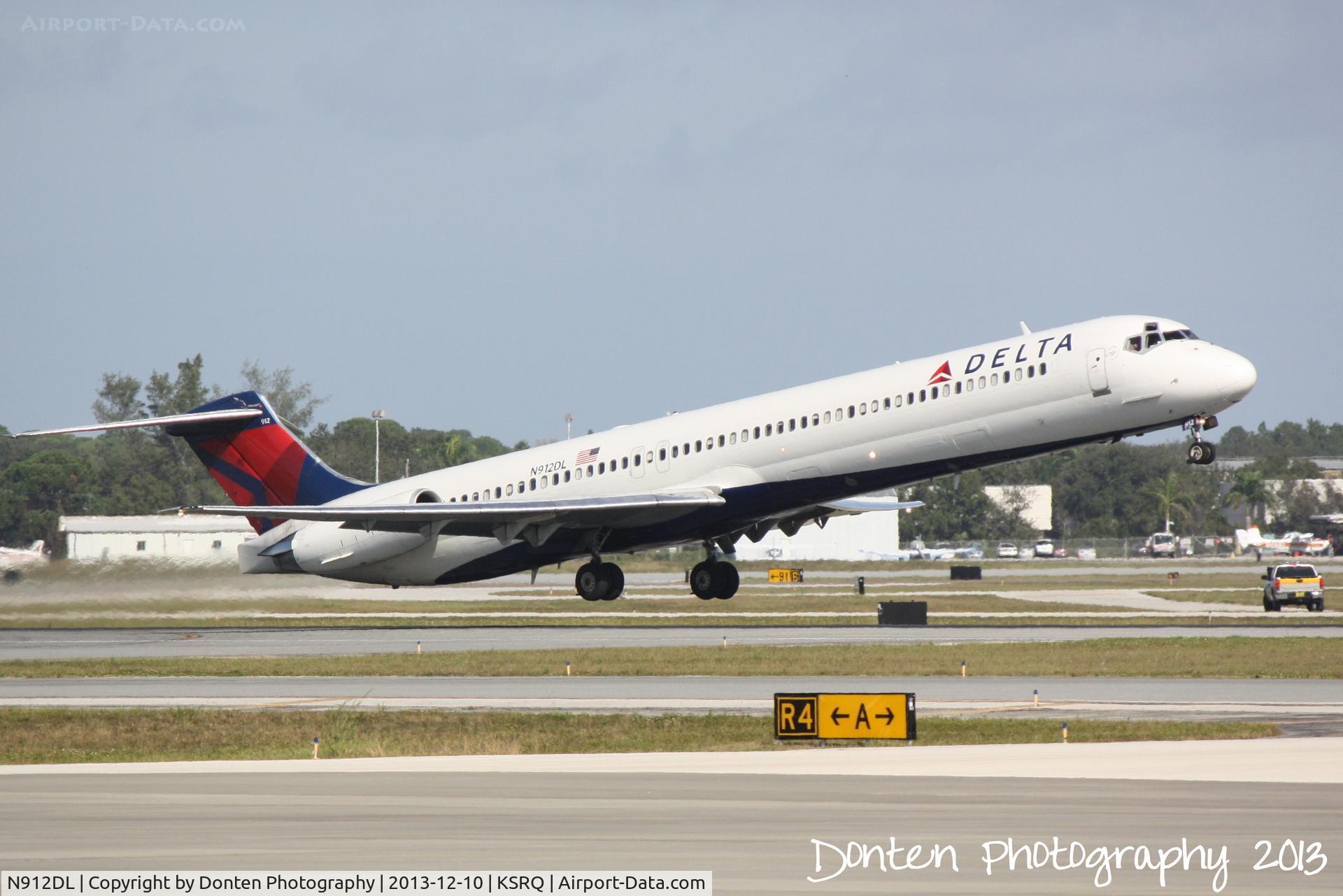 N912DL, 1987 McDonnell Douglas MD-88 C/N 49543, Delta Flight 2298 (N912DL) departs Sarasota-Bradenton International Airport enroute to Hartsfield-Jackson Atlanta International Airport