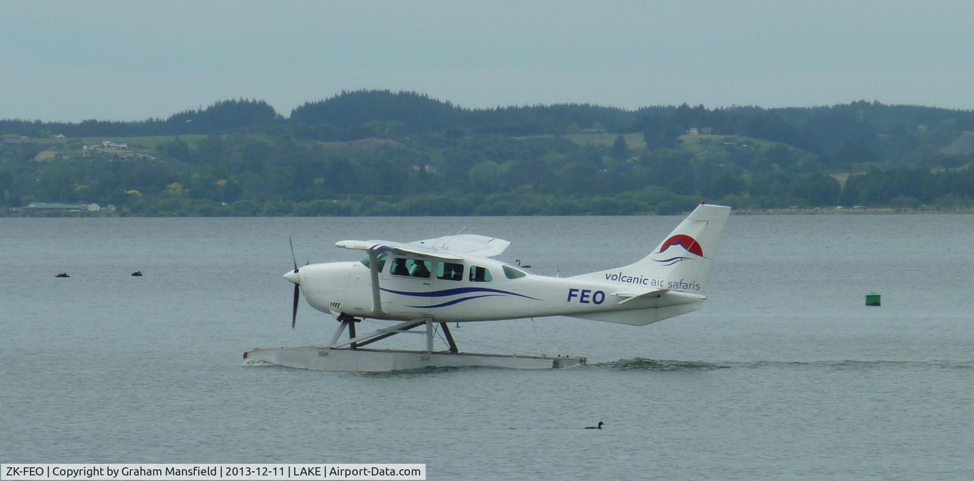 ZK-FEO, Cessna U206G Stationair C/N U20603797, Landing on Lake Rotorua, New Zealand