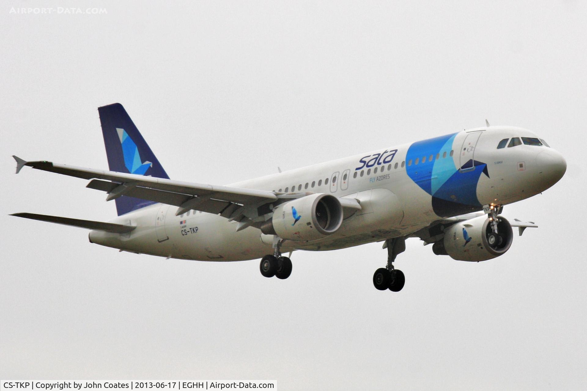 CS-TKP, 2003 Airbus A320-214 C/N 2011, Finals to 08