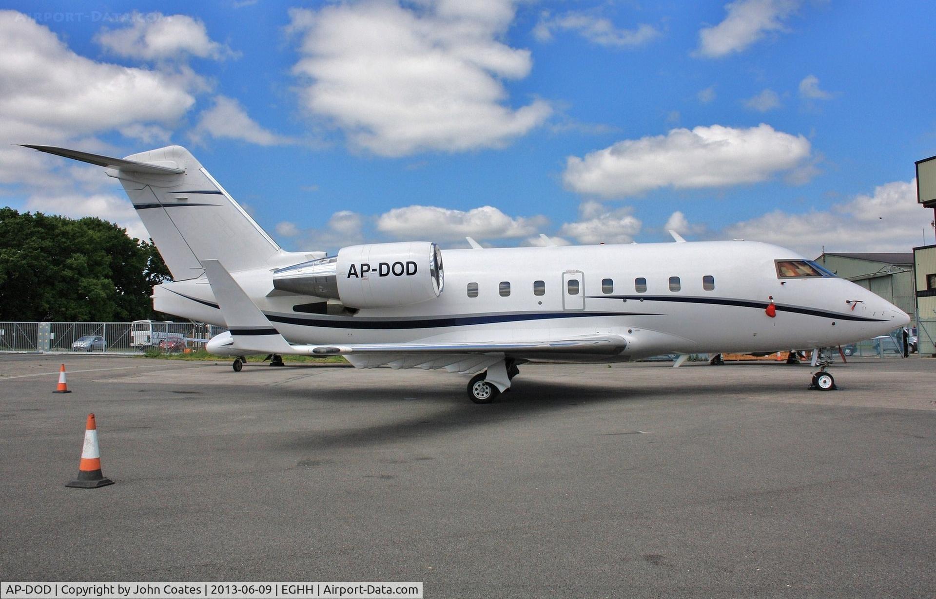 AP-DOD, 1999 Bombardier Challenger 604 (CL-600-2B16) C/N 5422, ex G-MPSP parked at Signatures