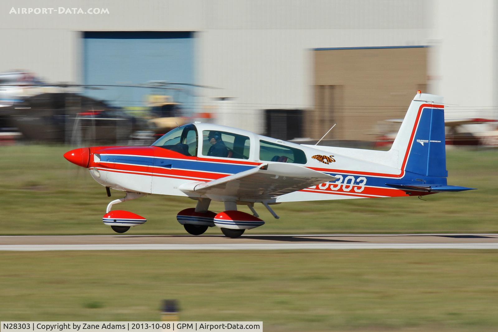 N28303, 1977 Grumman American AA-5B Tiger C/N AA5B0540, At Grand Prairie Municipal