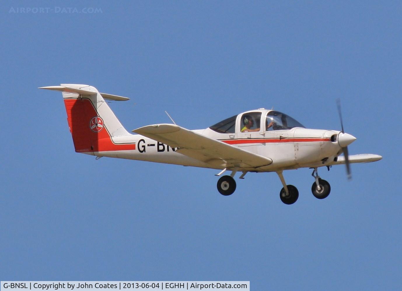 G-BNSL, 1981 Piper PA-38-112 Tomahawk Tomahawk C/N 38-81A0086, Approach to 08