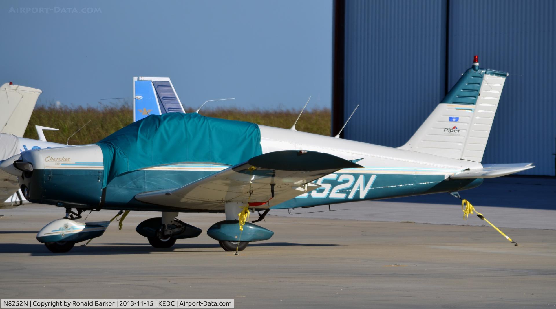 N8252N, 1969 Piper PA-28-140 C/N 28-25462, Austin, TX