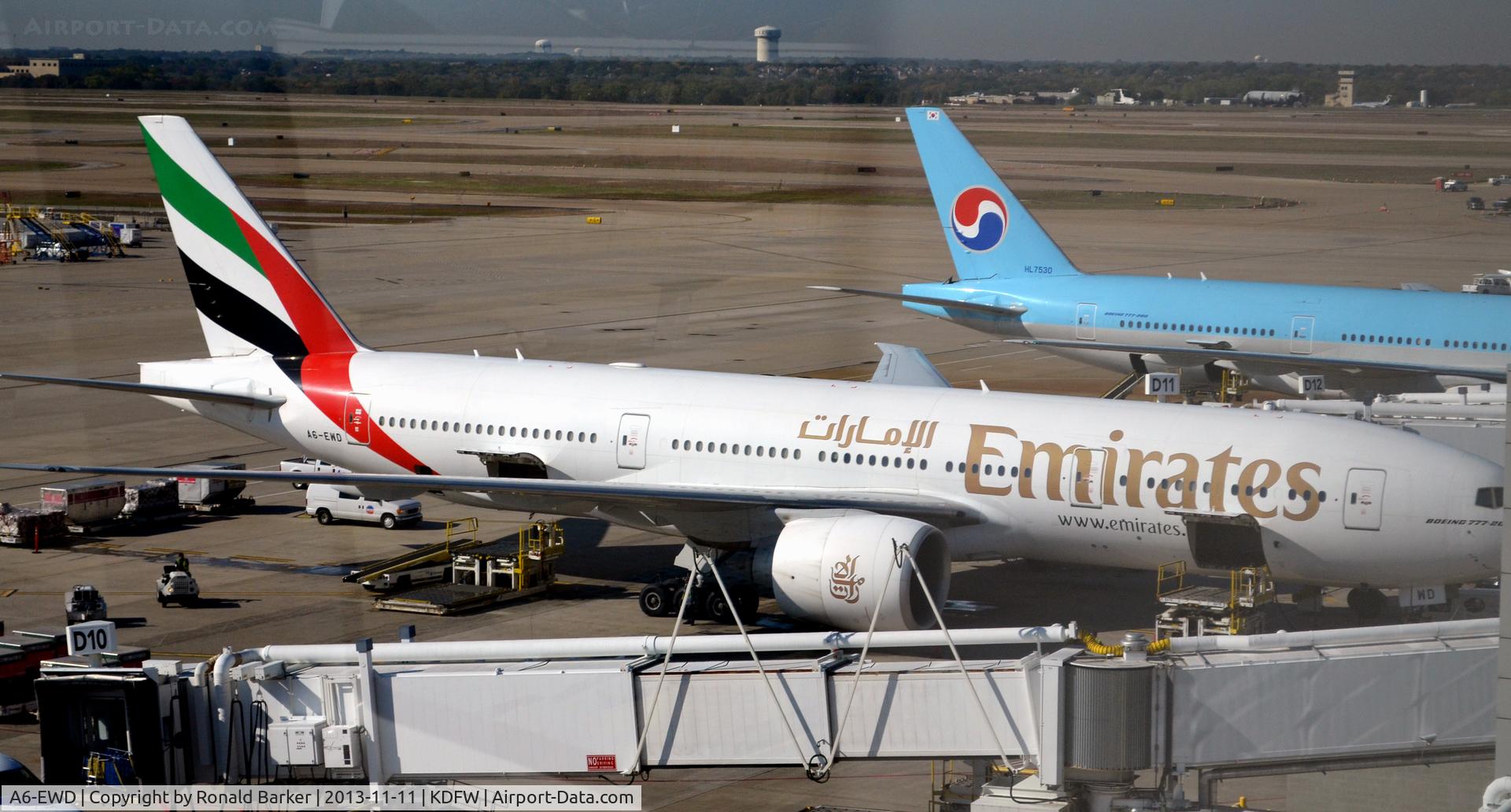 A6-EWD, 2007 Boeing 777-21H/LR C/N 35577, Gate D11 DFW