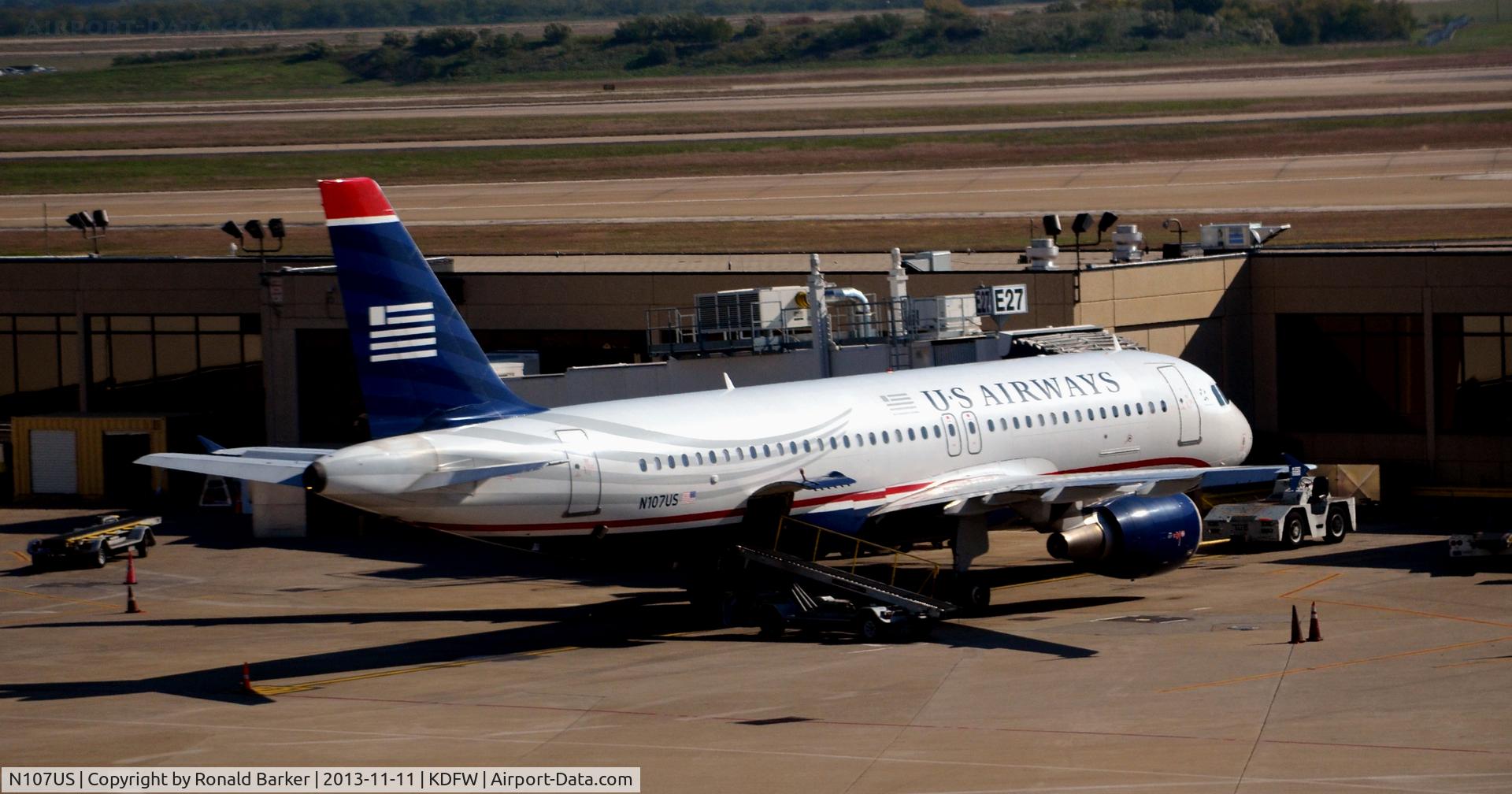 N107US, 1999 Airbus A320-214 C/N 1052, Gate E27 DFW