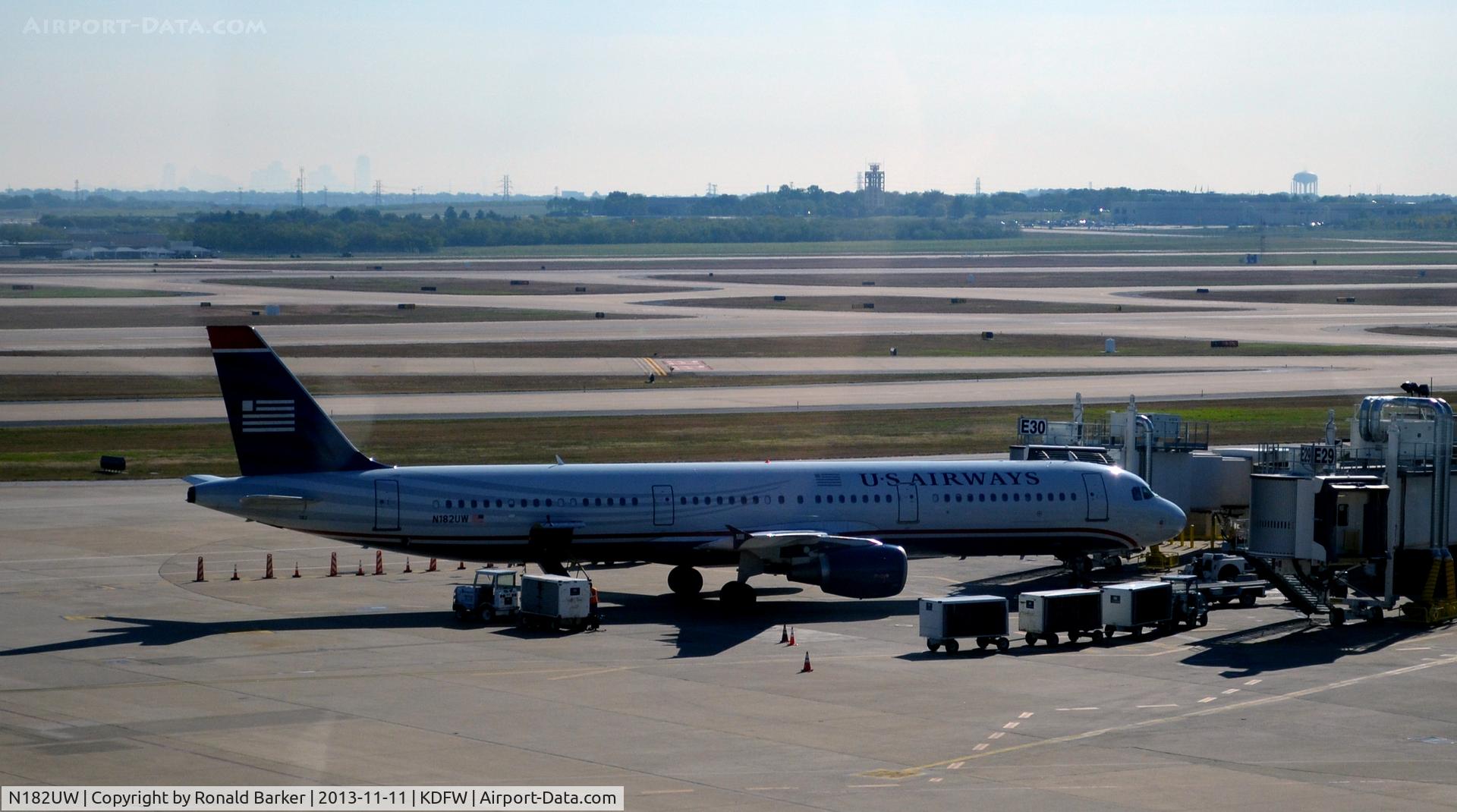 N182UW, 2001 Airbus A321-211 C/N 1536, Gate E30 DFW