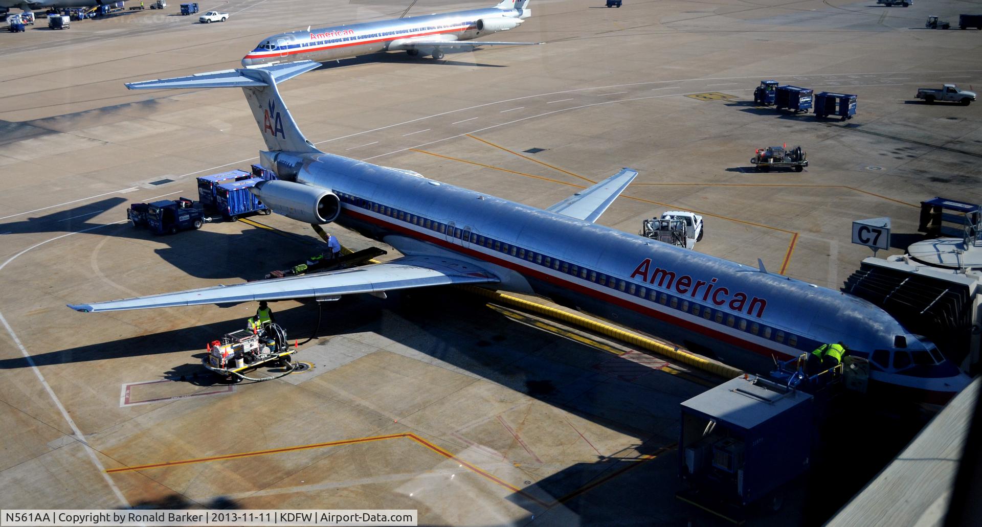 N561AA, 1991 McDonnell Douglas MD-82 (DC-9-82) C/N 53091, Gate C7 DFW