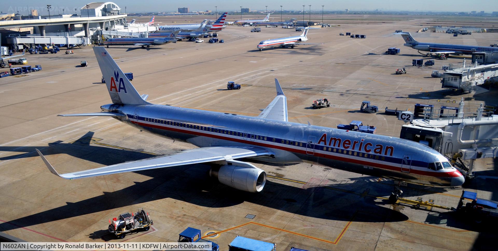 N602AN, 1995 Boeing 757-223 C/N 27053, Gate C2 DFW