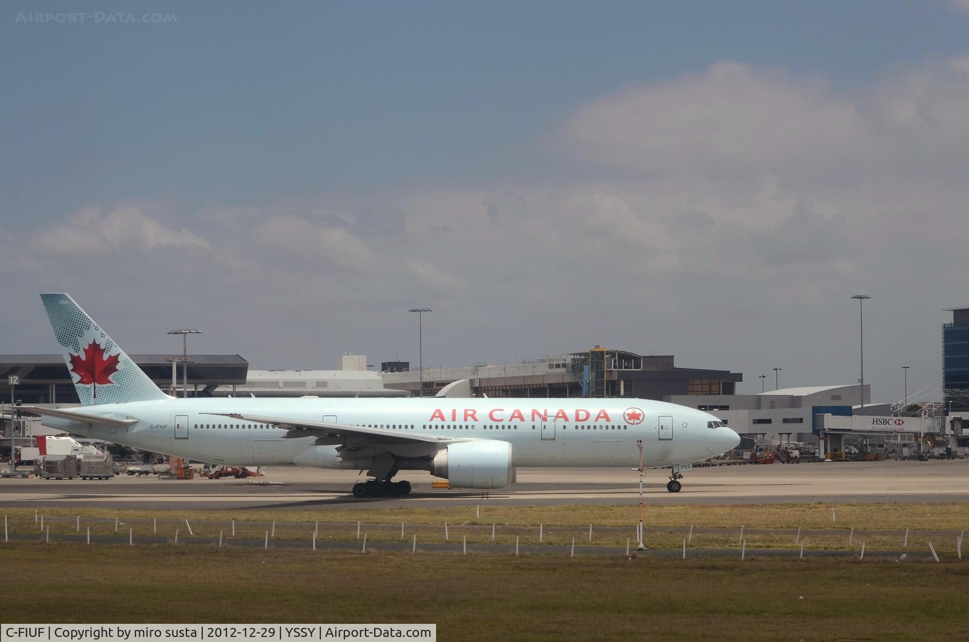 C-FIUF, 2007 Boeing 777-233/LR C/N 35243, Air Canada Boeing 777 taxiing at Sydney International Kingsford Smith airport.
