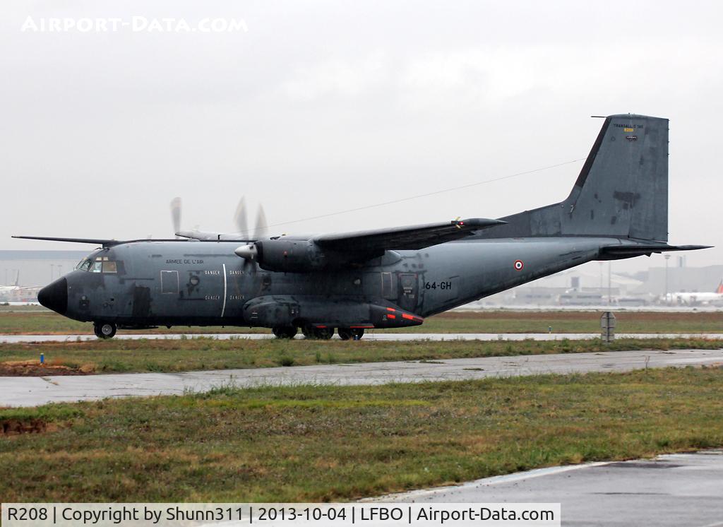 R208, Transall C-160R C/N 211, Taxiing for departure...