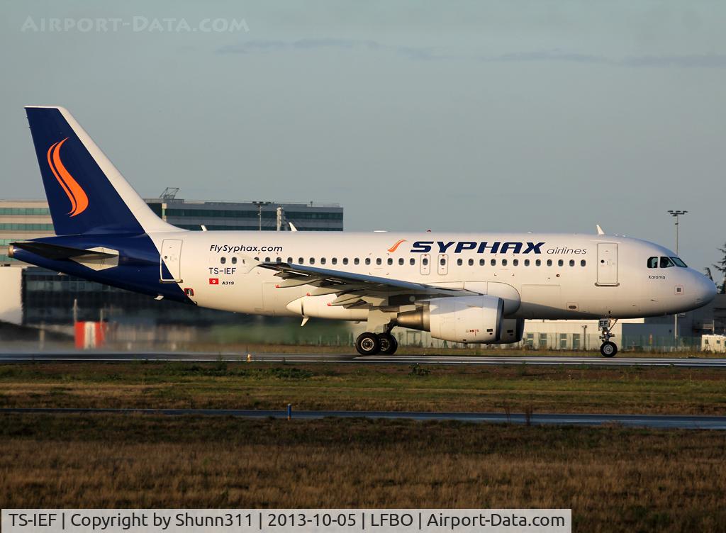 TS-IEF, 2009 Airbus A319-112 C/N 3853, Ready for take off rwy 32R