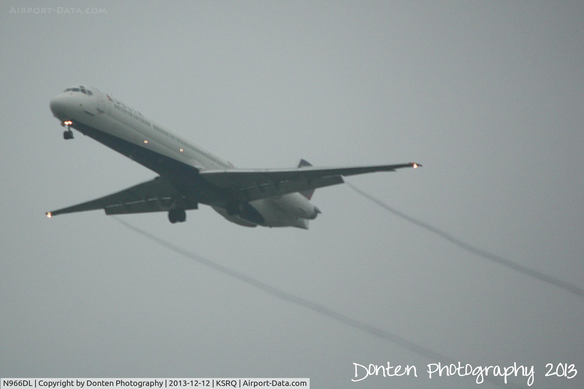 N966DL, 1990 McDonnell Douglas MD-88 C/N 53115, Delta Flight 2298 (N966DL) on approach to Sarasota-Bradenton International Airport following a flight from Hartsfield-Jackson Atlanta International Airport
