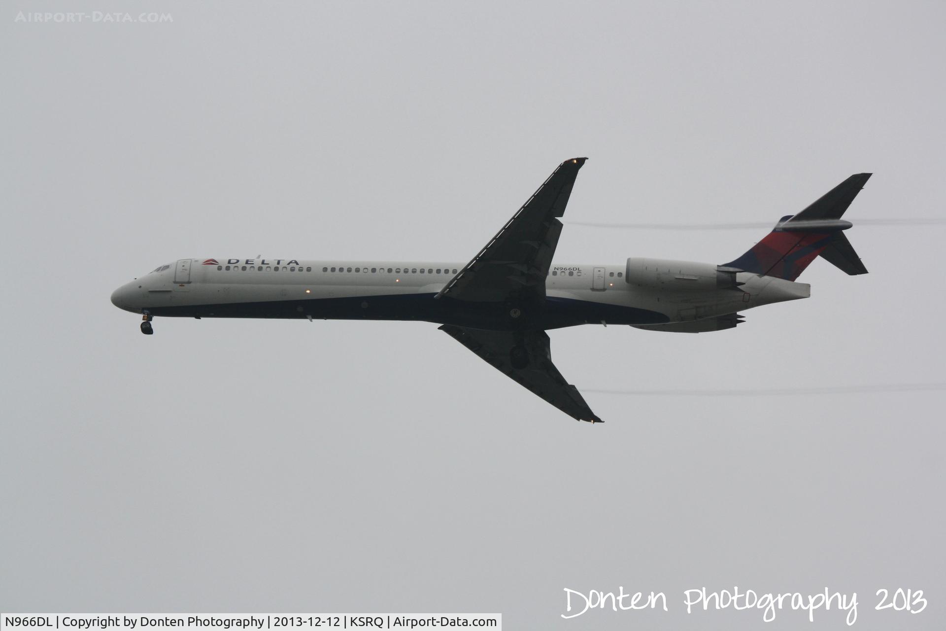 N966DL, 1990 McDonnell Douglas MD-88 C/N 53115, Delta Flight 2298 (N966DL) on approach to Sarasota-Bradenton International Airport following a flight from Hartsfield-Jackson Atlanta International Airport