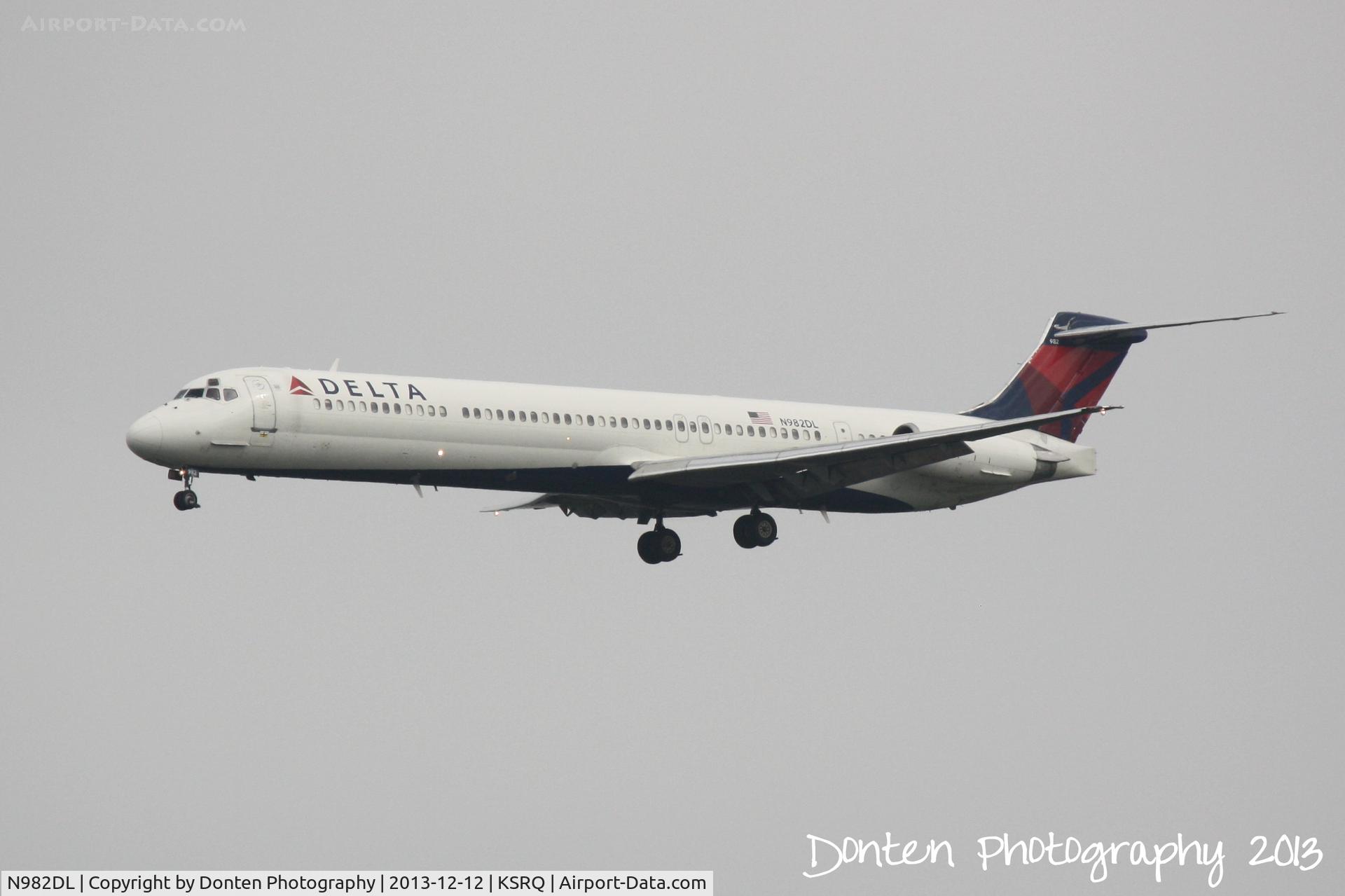 N982DL, 1991 McDonnell Douglas MD-88 C/N 53273, Delta Flight 2460 (N982DL) on approach to Sarasota-Bradenton International Airport following a flight from Hartsfield-Jackson Atlanta International Airport