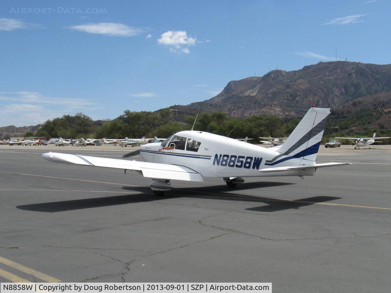 N8858W, 1964 Piper PA-28-235 C/N 28-10412, 1964 Piper PA-28-235 CHEROKEE 235, Lycoming O-540-B4B5 235 Hp, taxi