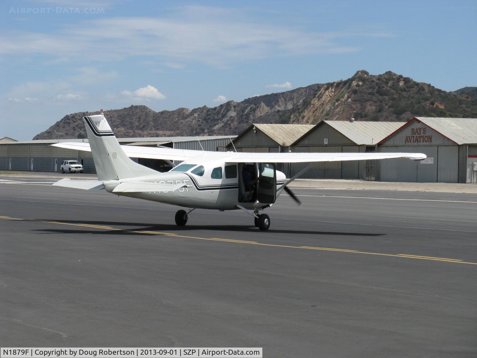 N1879F, 1966 Cessna 210F Centurion C/N 21058779, 1966 Cessna 210F CENTURION, Continental IO-520-A 285 Hp, boarding