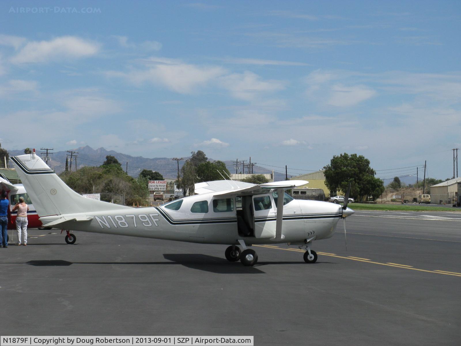 N1879F, 1966 Cessna 210F Centurion C/N 21058779, 1966 Cessna 210F CENTURION, Continental IO-520-A 285 Hp, boarding