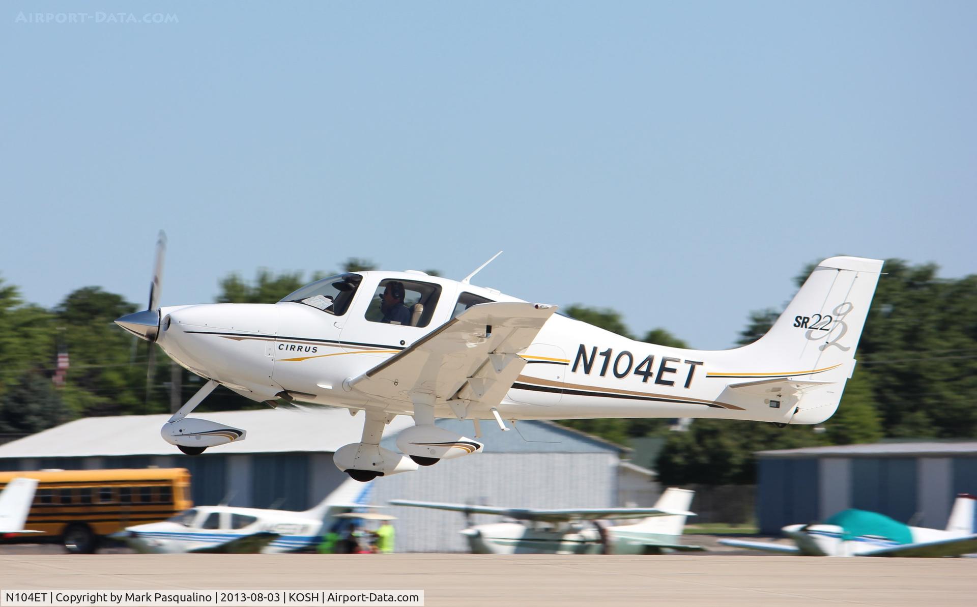 N104ET, 2004 Cirrus SR22 G2 C/N 1024, Cirrus SR22