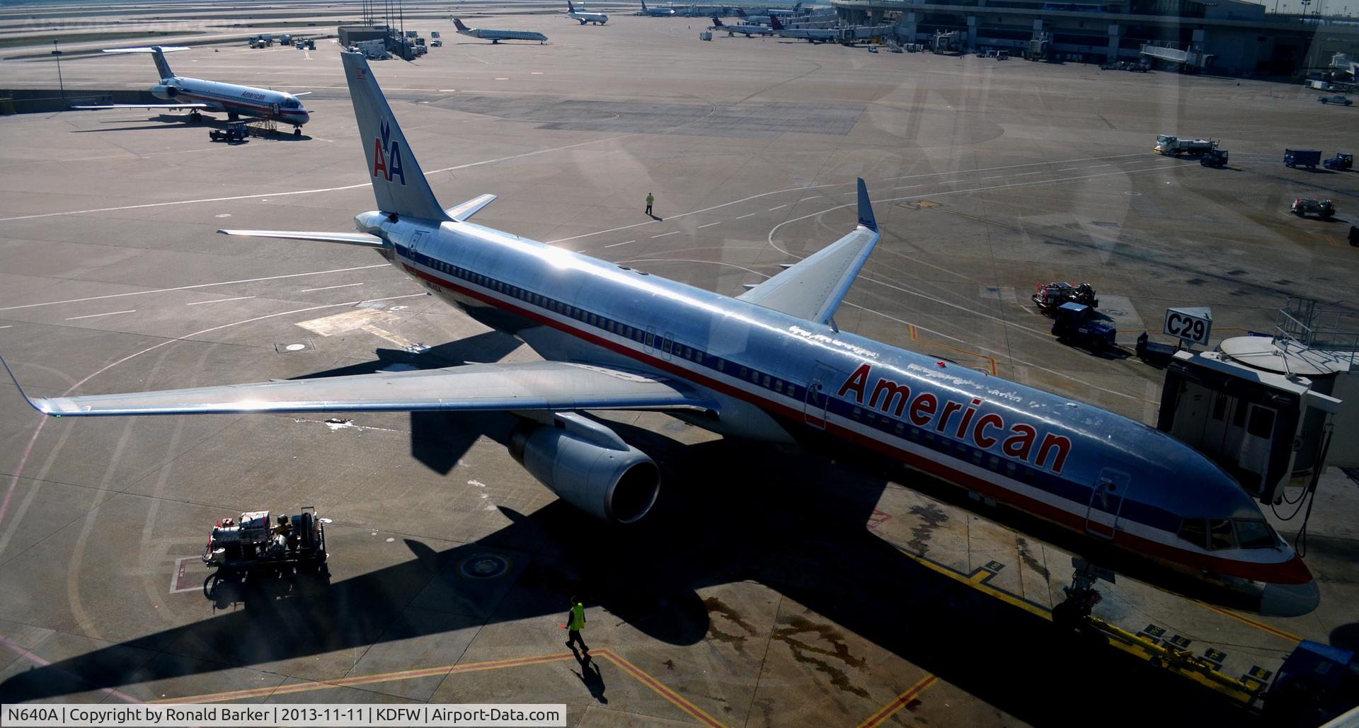 N640A, 1991 Boeing 757-223 C/N 24598, Gate C29 DFW