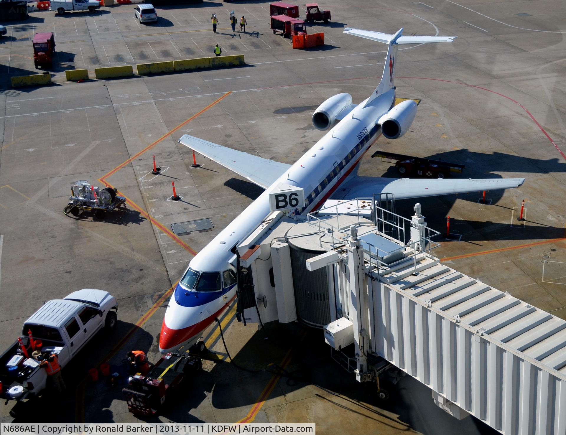 N686AE, 2004 Embraer ERJ-145LR (EMB-145LR) C/N 14500843, Gate B6 DFW